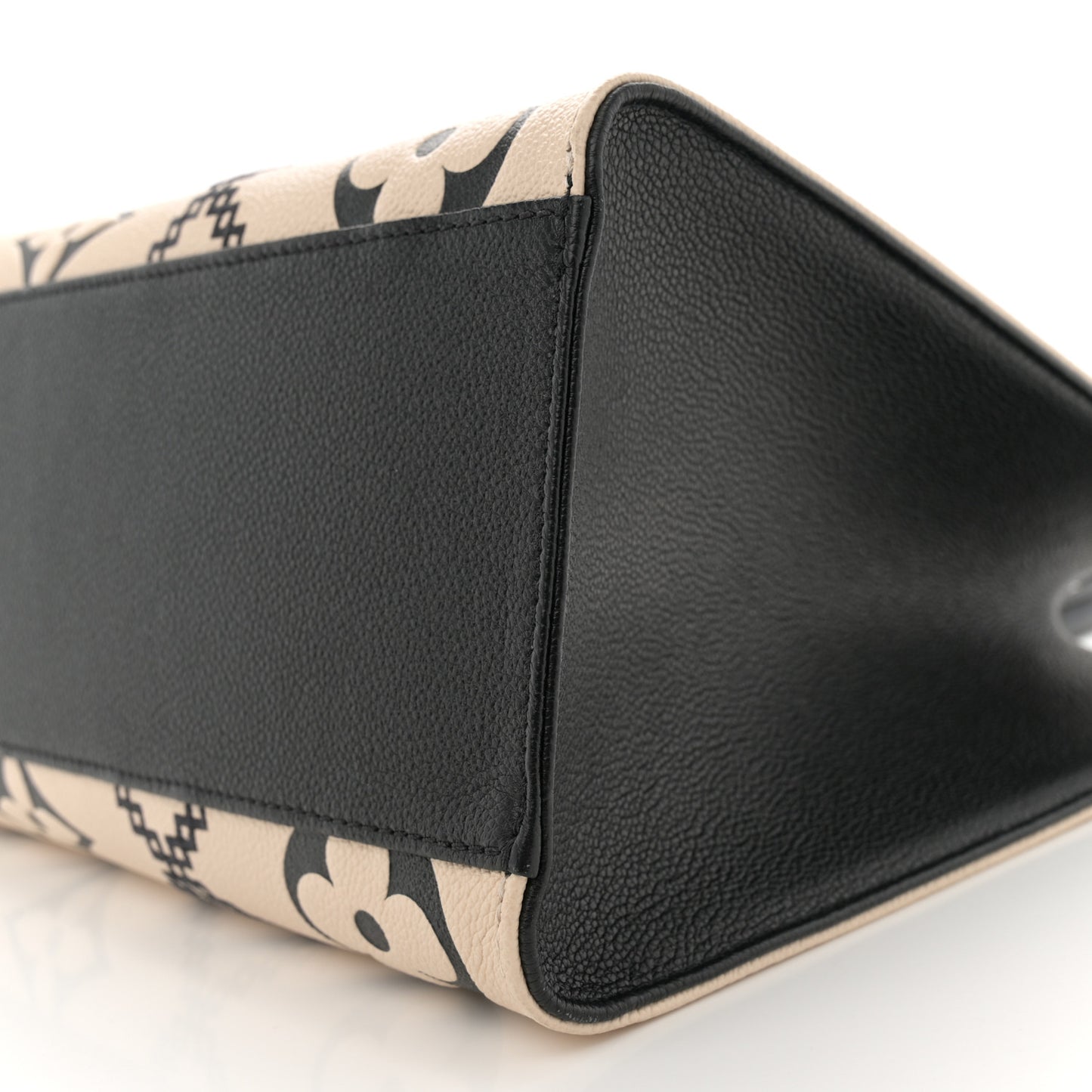 Empreinte Monogram Giant Broderies Onthego MM Cream Black
