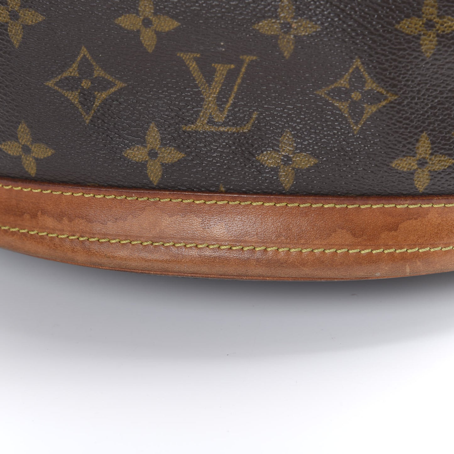 Monogram Petit Bucket 23