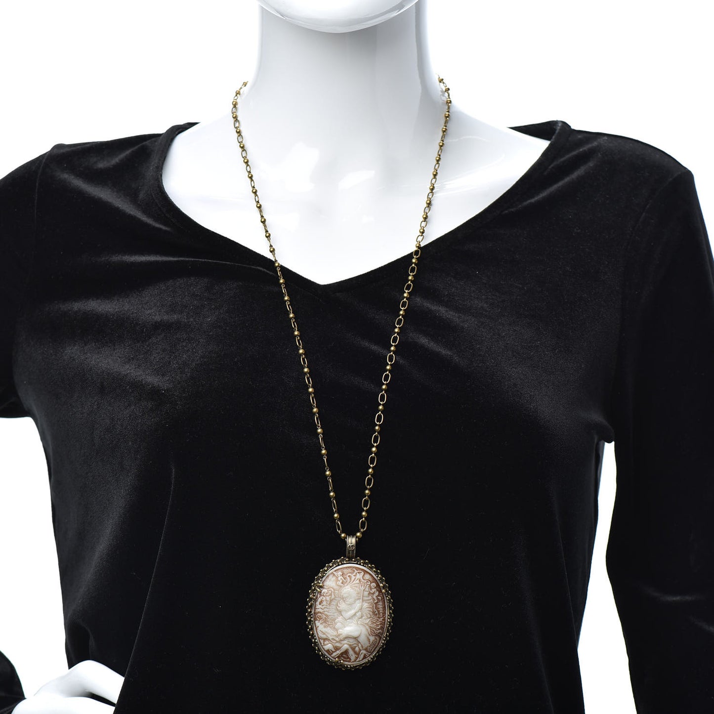 Metal Cameo Pendant Necklace Aged Gold