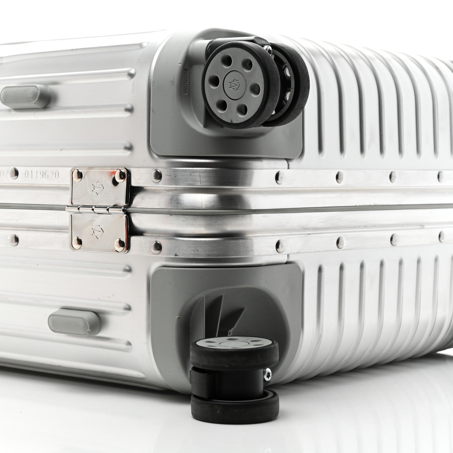 Rimowa Aluminum Original Cabin Silver 8 of 12
