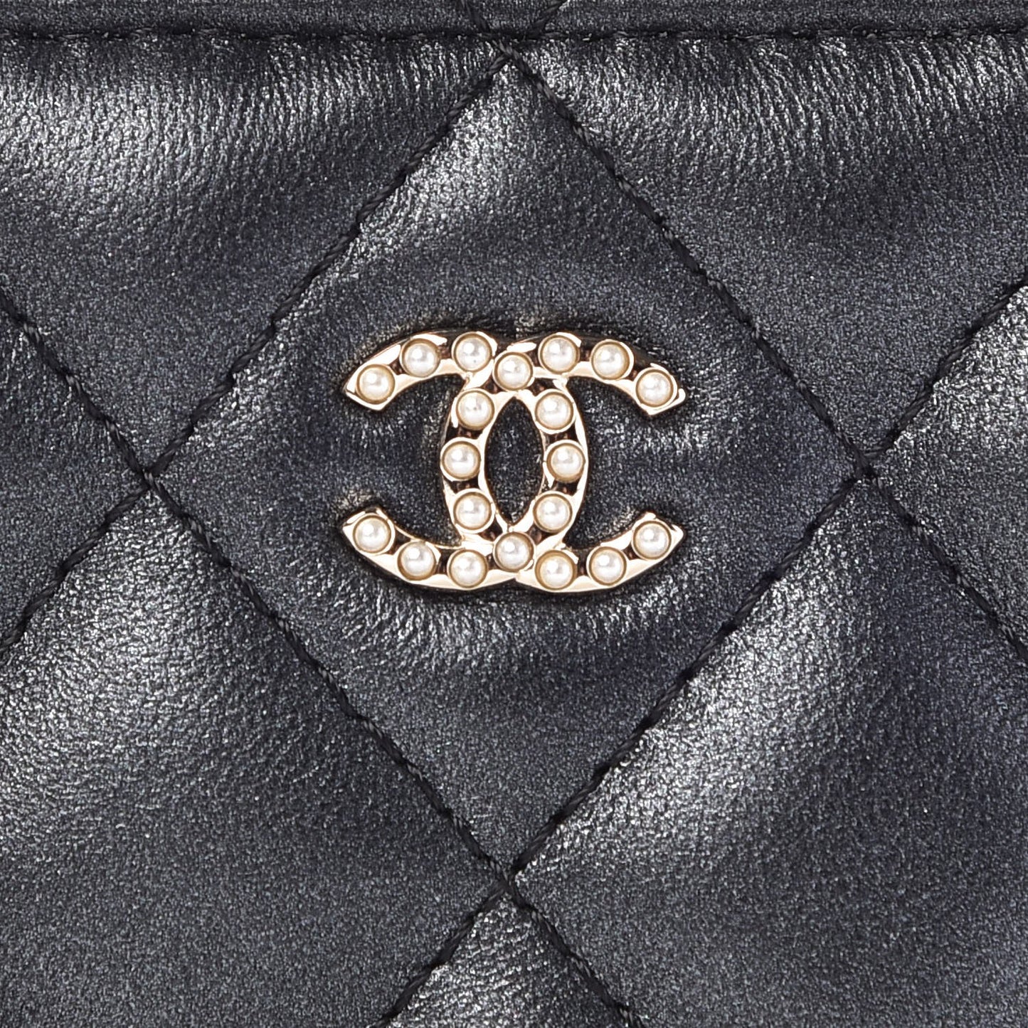 Iridescent Lambskin Quilted Pearl Clutch With Chain Black