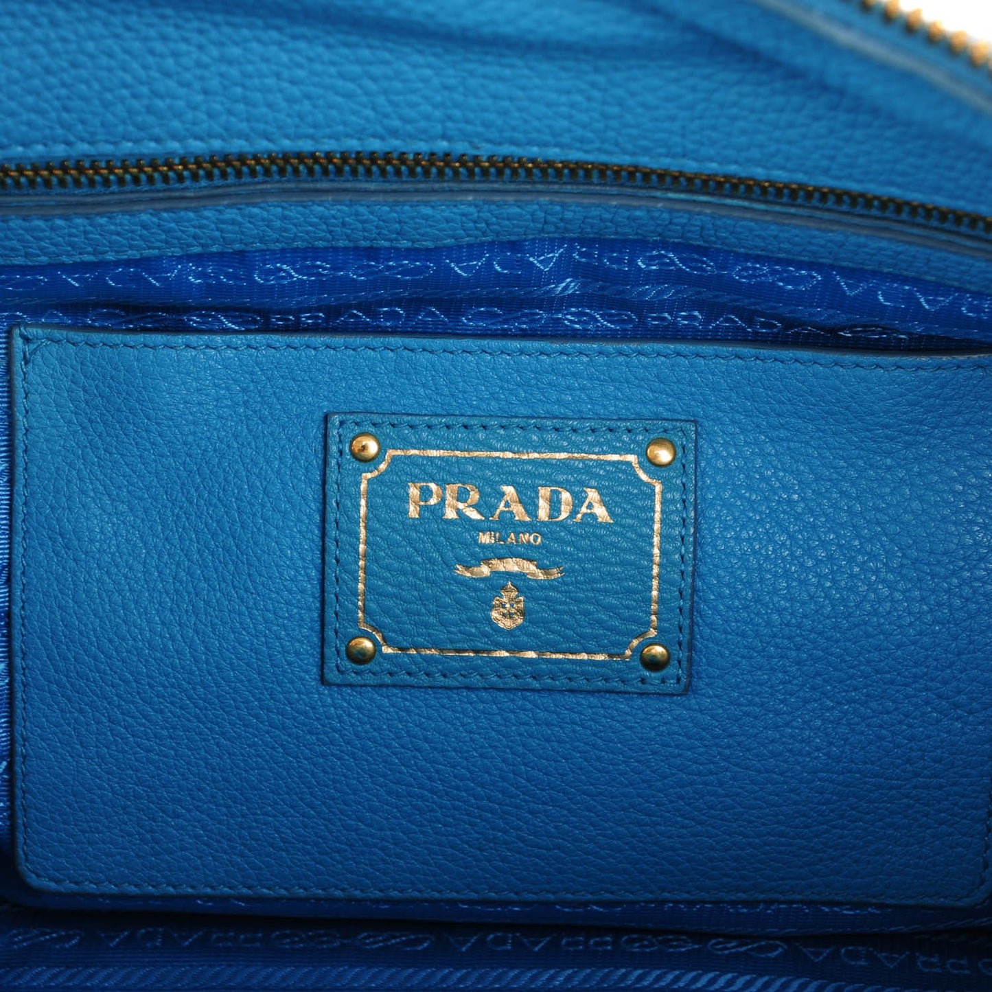 Vitello Daino Side Zip Tote Voyage