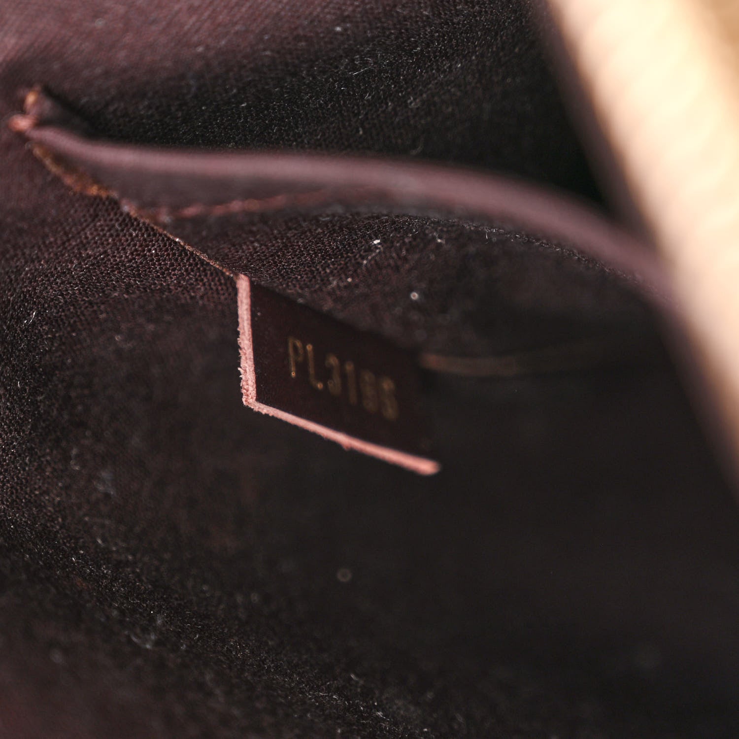 Louis Vuitton Vernis Montaigne MM Amarante 7 of 10