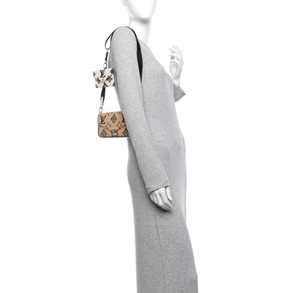 Louis Vuitton Monogram Wild At Heart Felicie Strap & Go Arizona Creme 2 of 10