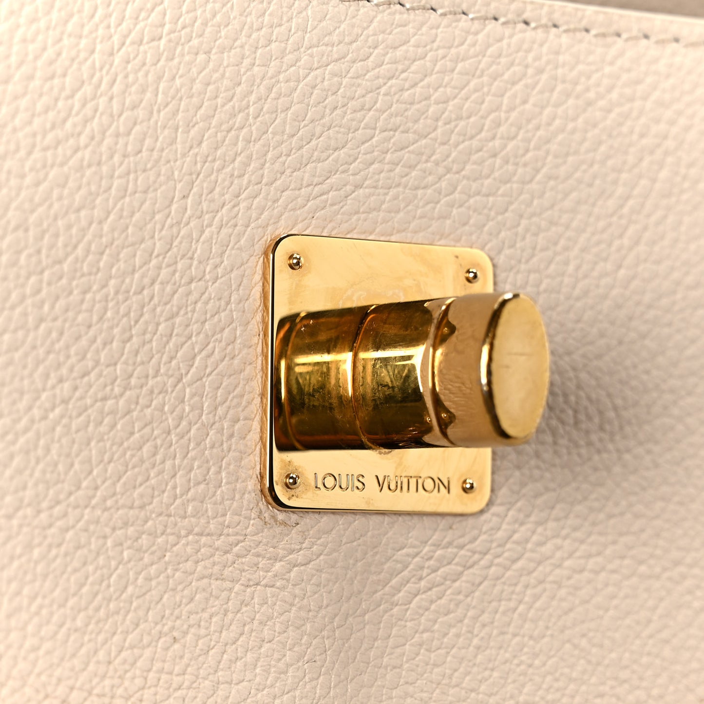 Grained Calfskin Lockme Tender Greige