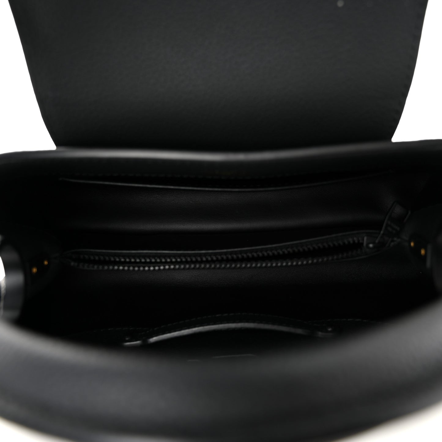 Taurillon Capucines East West MM Matte Black