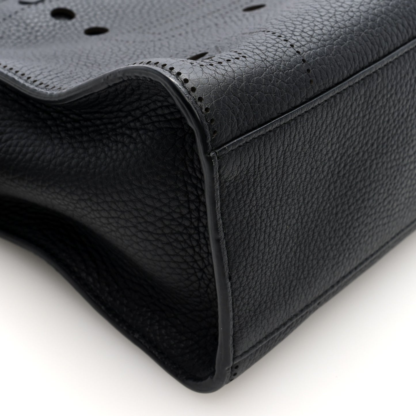 Veau Grana Perforated Blackout Hardware S City Black