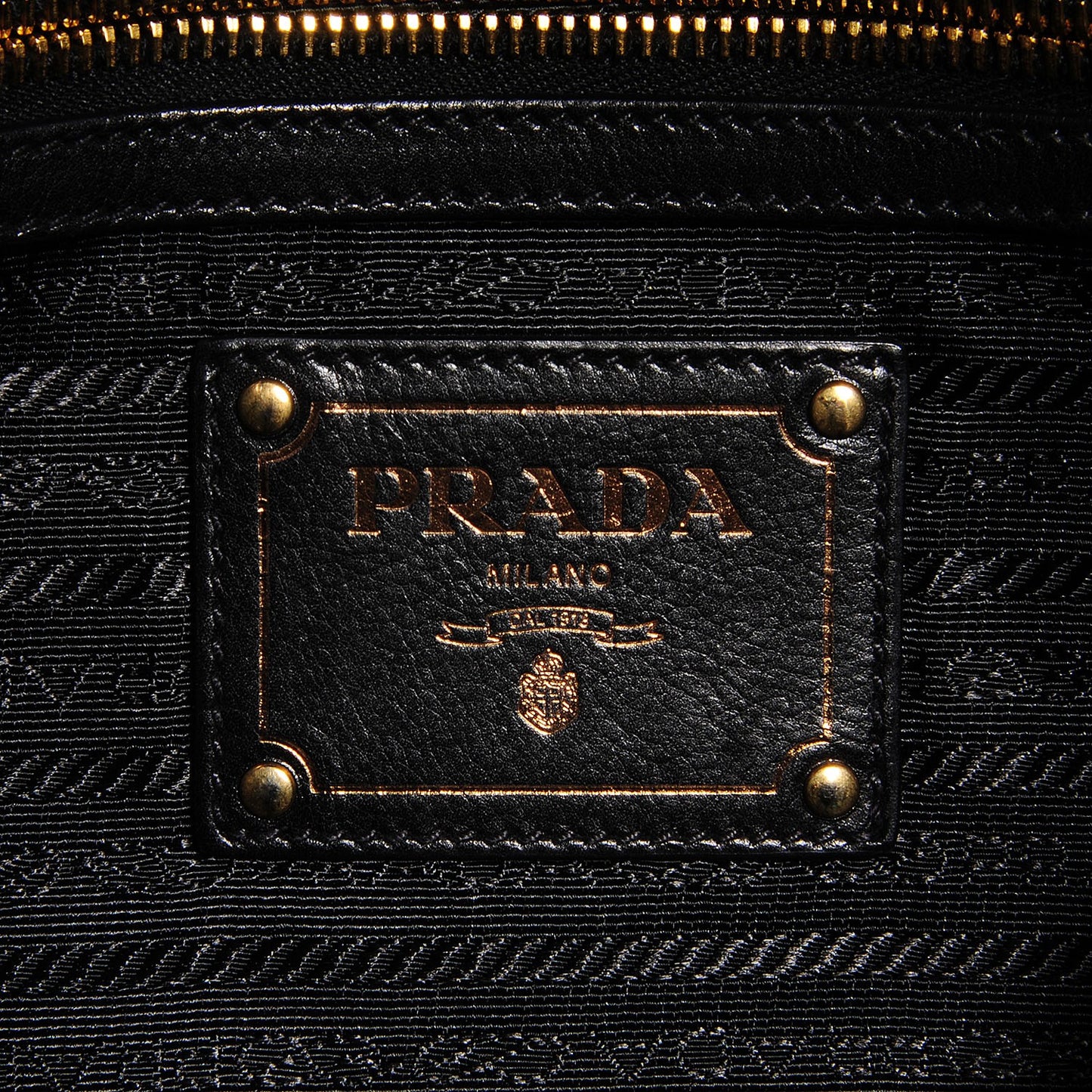 Nappa Embossed Logo Clutch Nero Black
