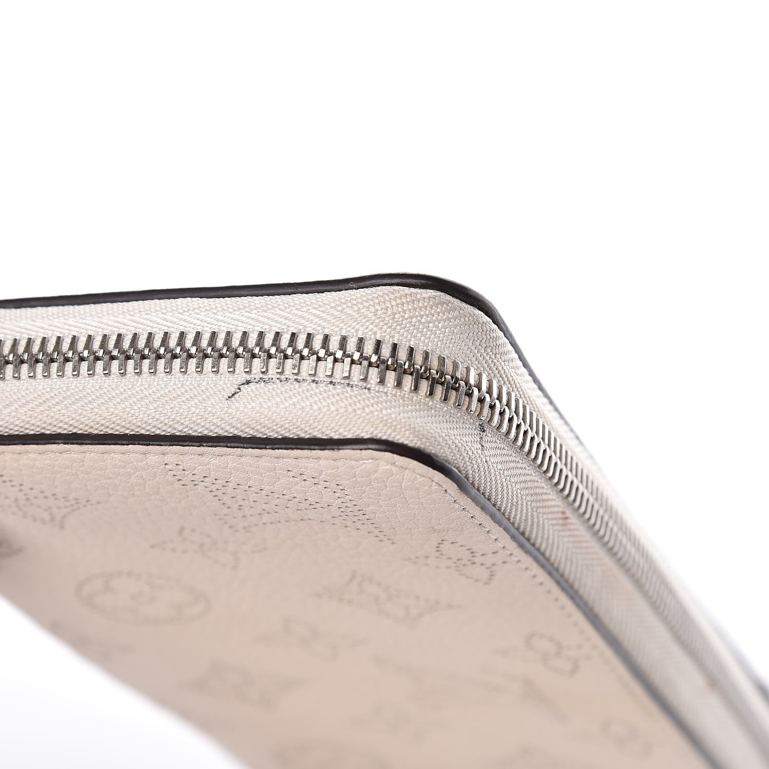 Louis Vuitton Mahina Zippy Wallet Ivory 12 of 18