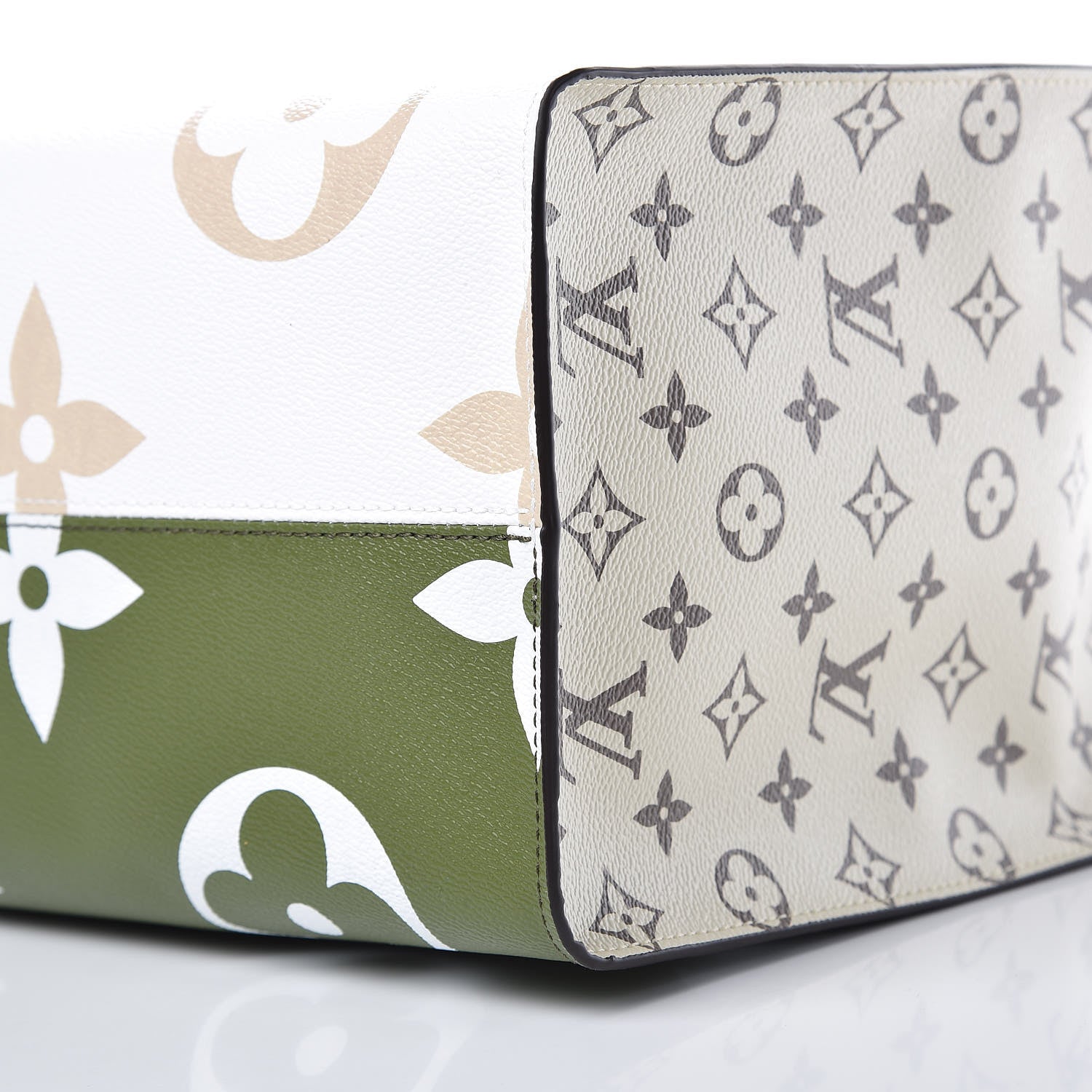 Louis Vuitton Monogram Giant Onthego GM Kaki Beige 9 of 9
