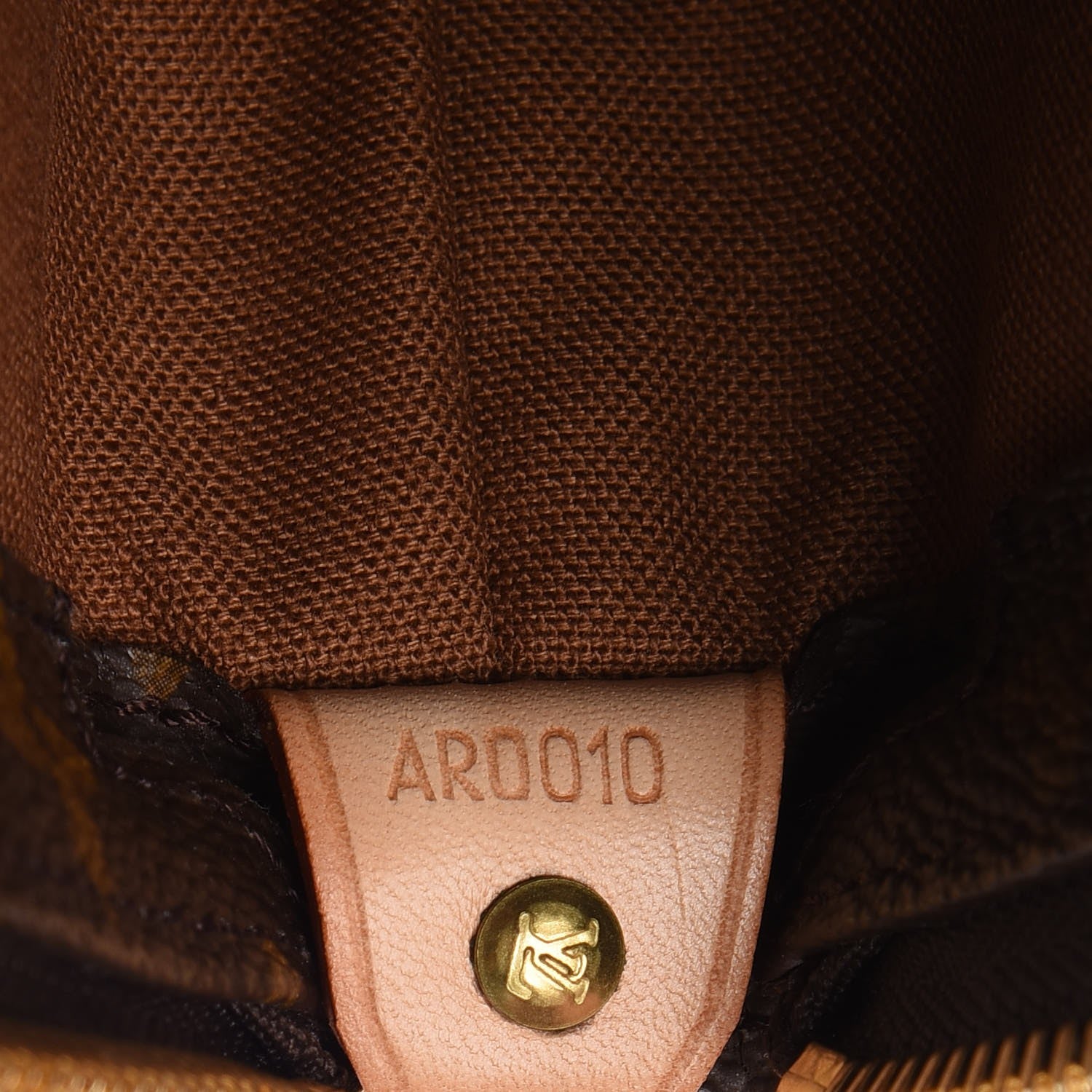 Louis Vuitton Monogram Cabas Mezzo 7 of 7
