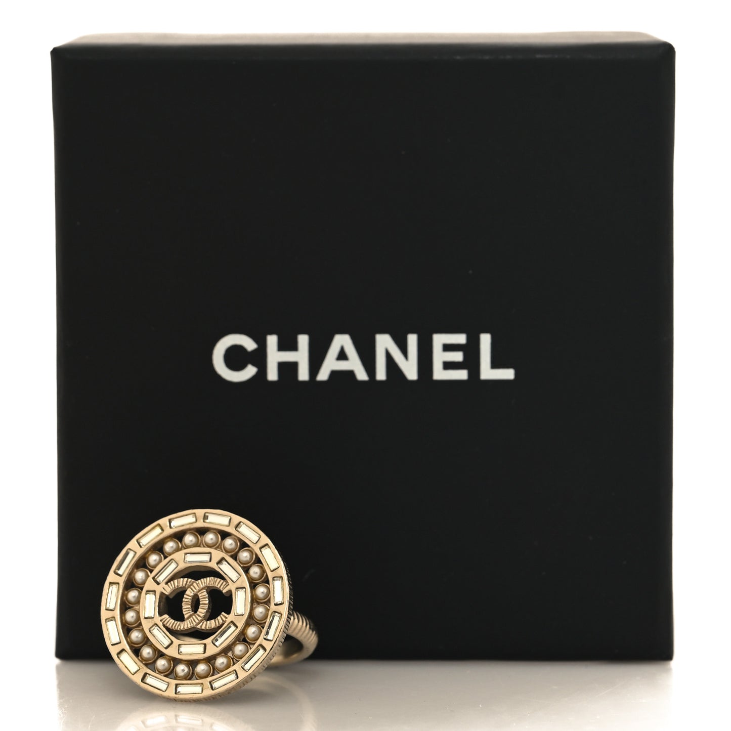 Pearl Baguette Crystal CC Medallion Ring 54 7 Gold