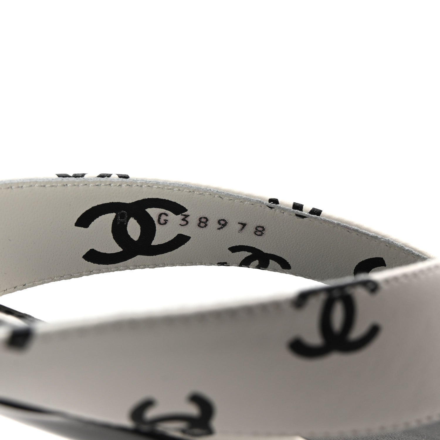 Chanel Lambskin Printed CC Thong Sandals 35 White Black 9 of 10