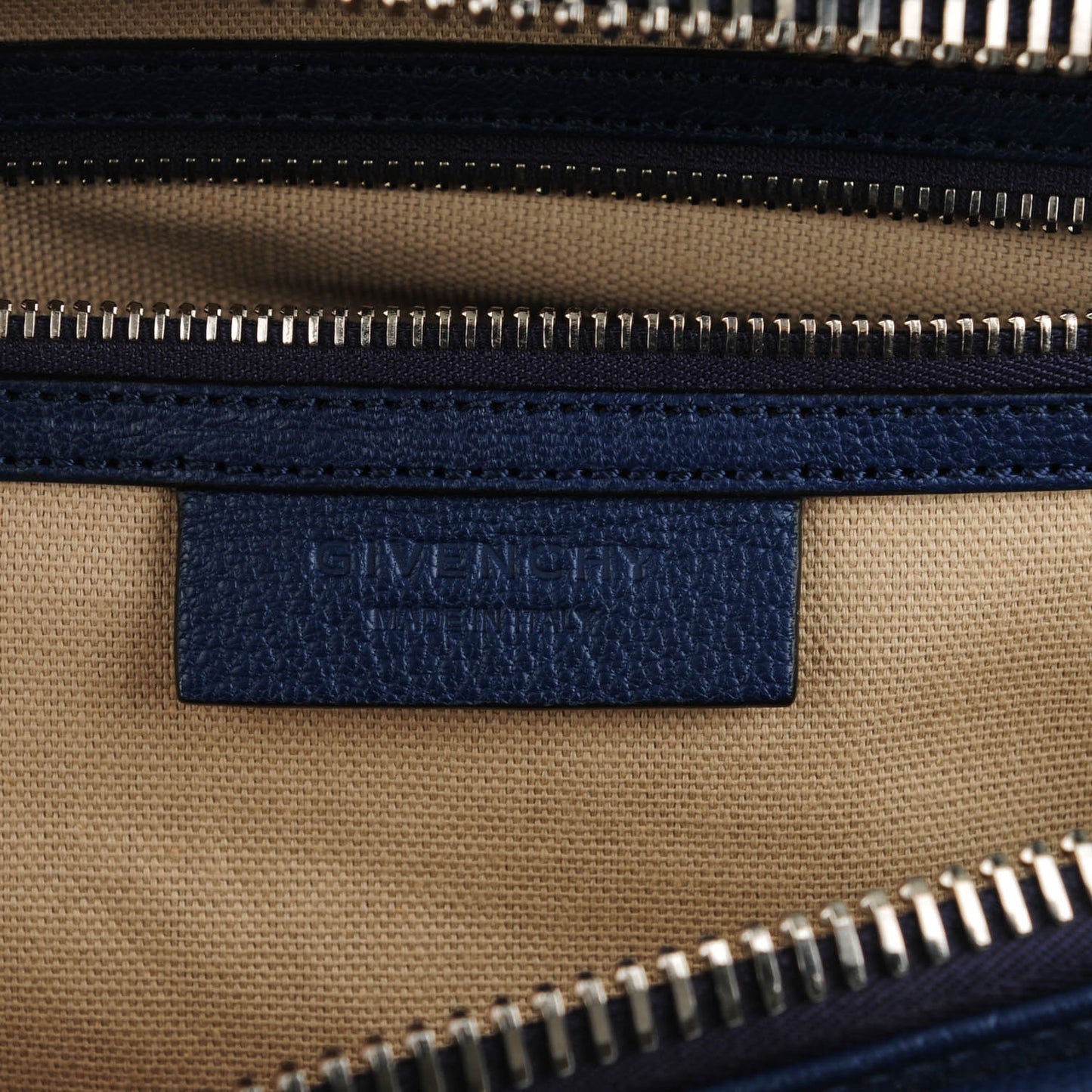 Sugar Goatskin Medium Antigona Navy