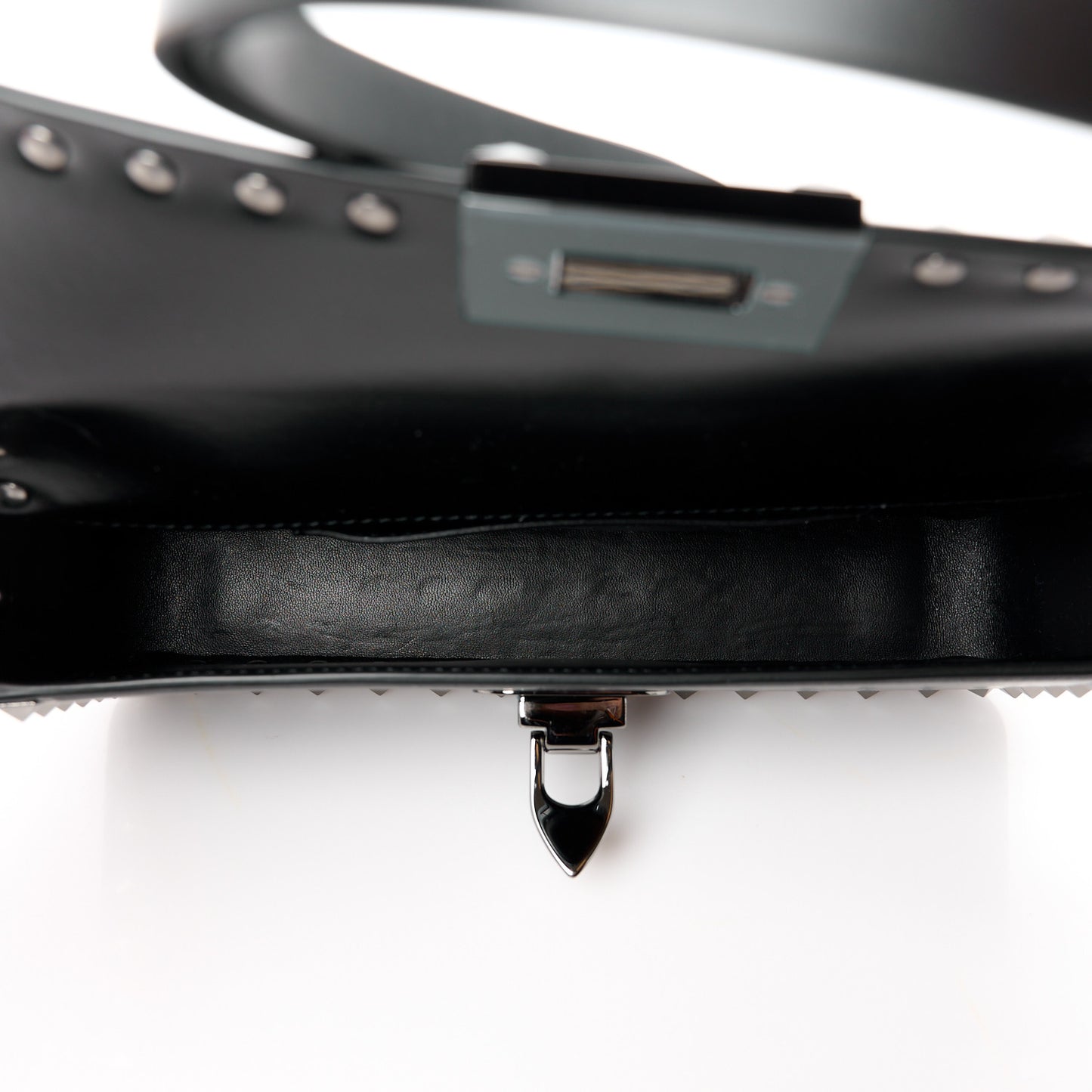 Smooth Calfskin E/W Rockstud23 Shoulder Bag Black