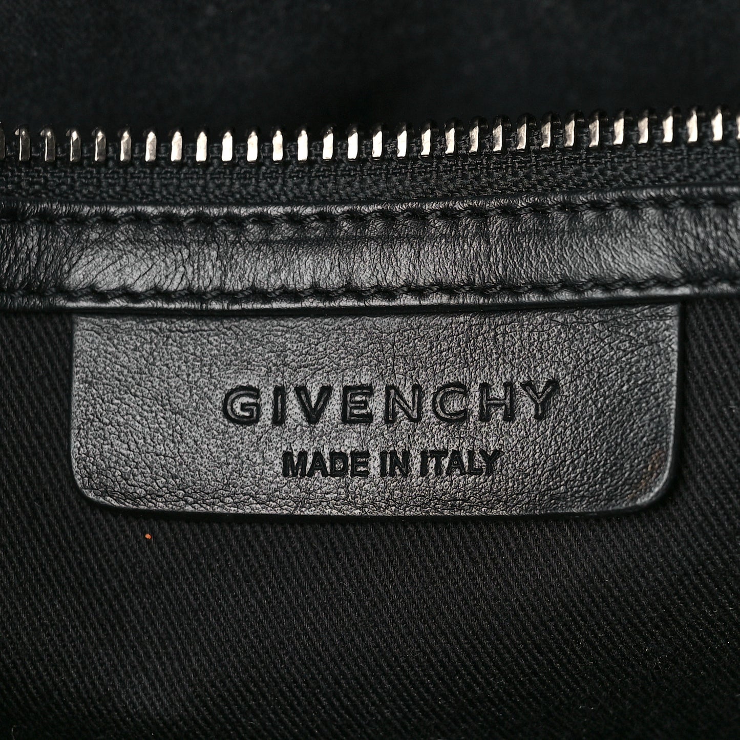 Smooth Calfskin Medium Antigona Black
