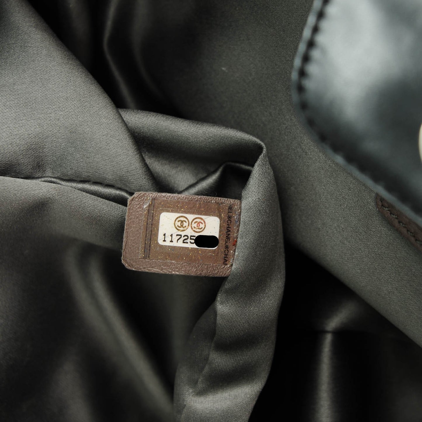Calfskin Modern Chain Rhodoid Flap Black