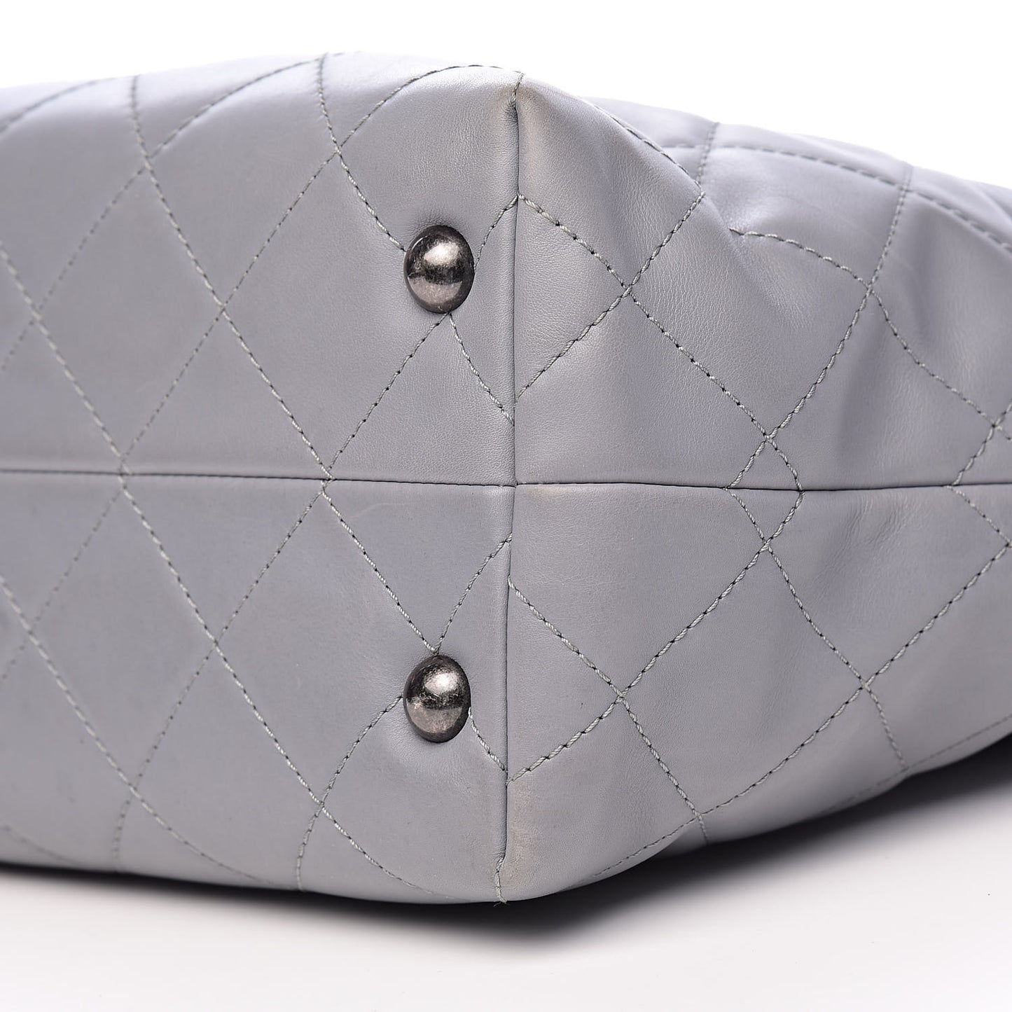 Calfskin Quilted Large Shopping In Chains Tote Light Grey