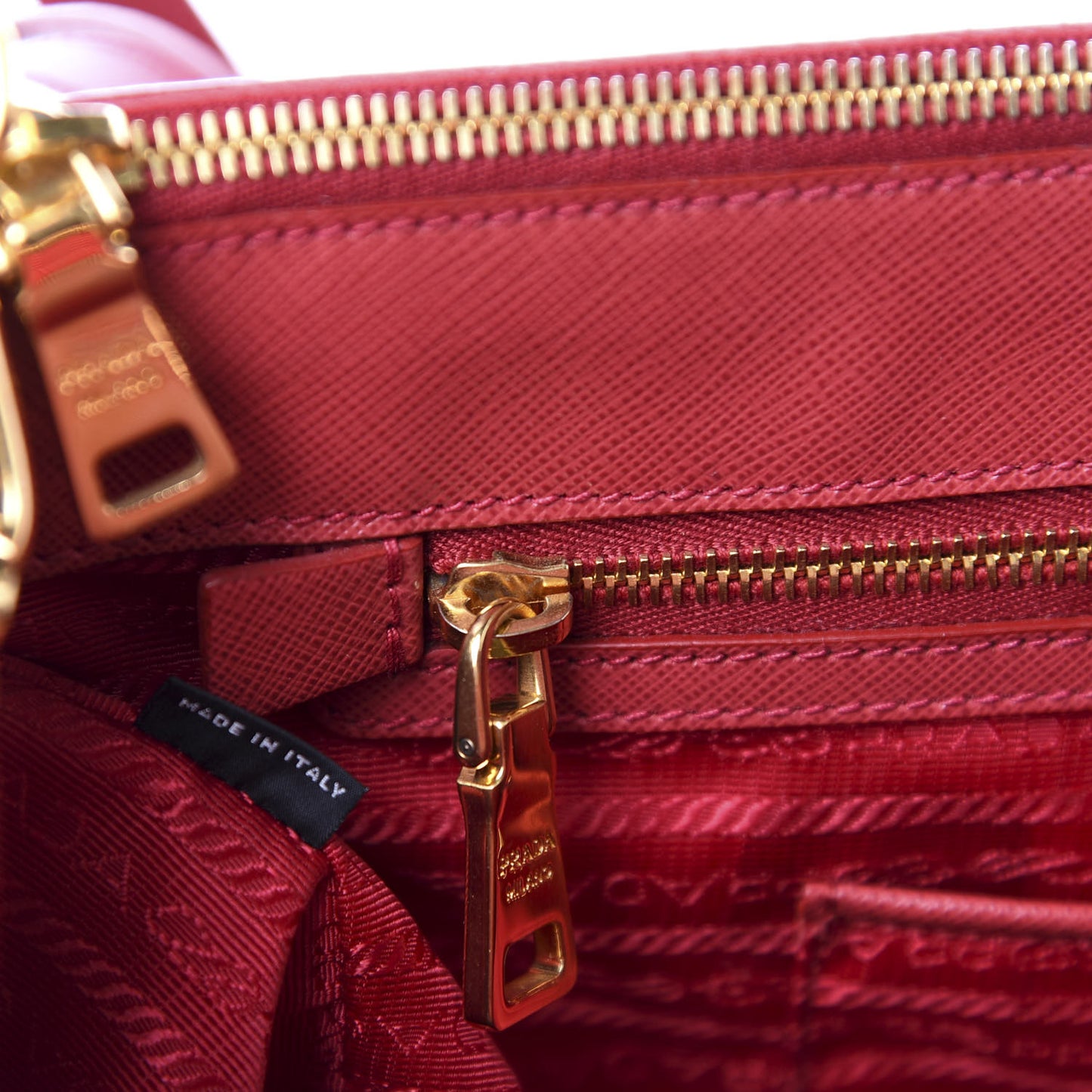 Saffiano Medium Galleria Double Zip Tote Fuoco