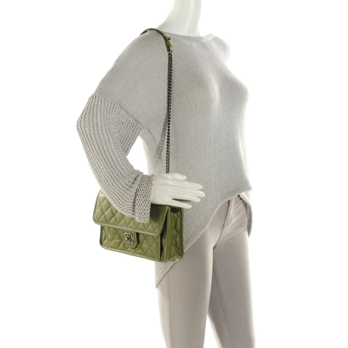 Calfskin Quilted Medium Casual Riviera Flap Green