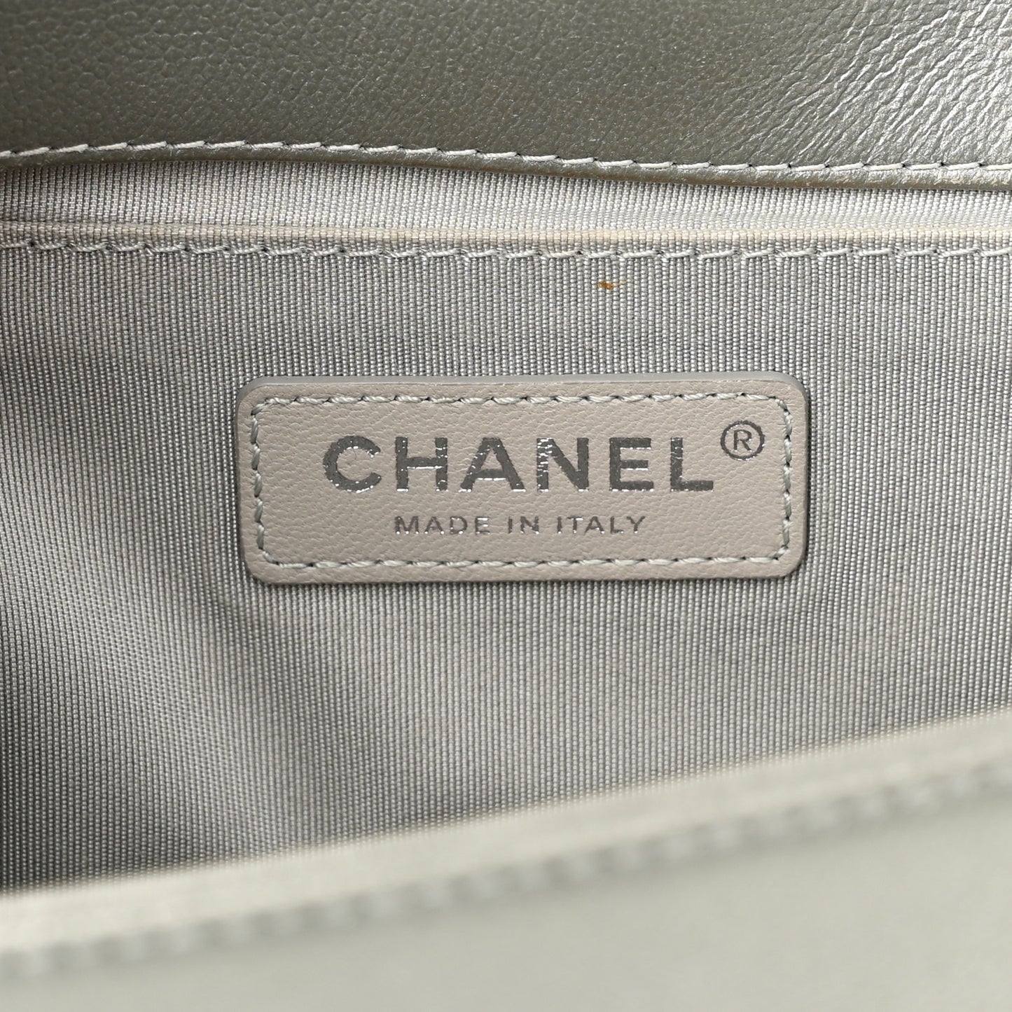 Caviar Quilted Medium Boy Flap Light Grey