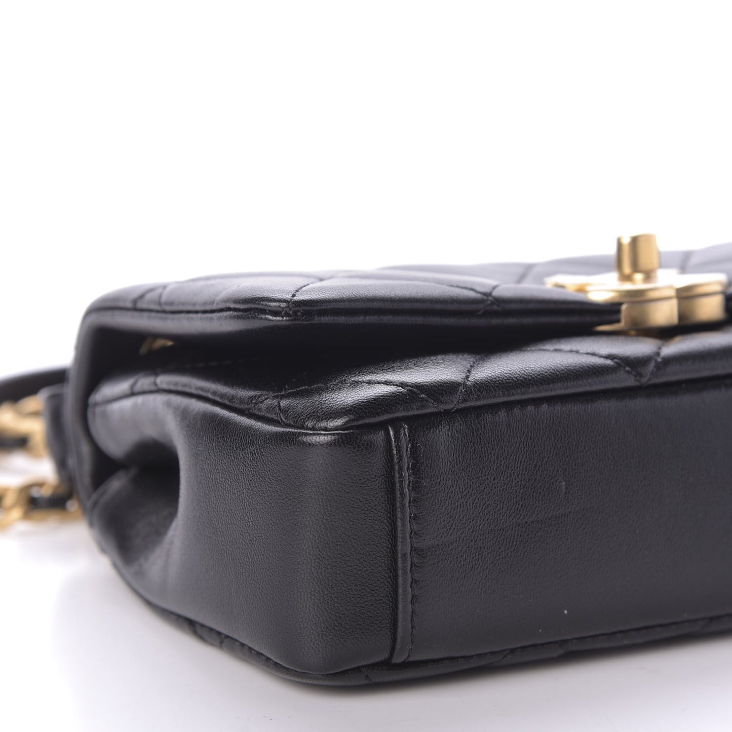 Shiny Lambskin Small Chain Is More Flap Black