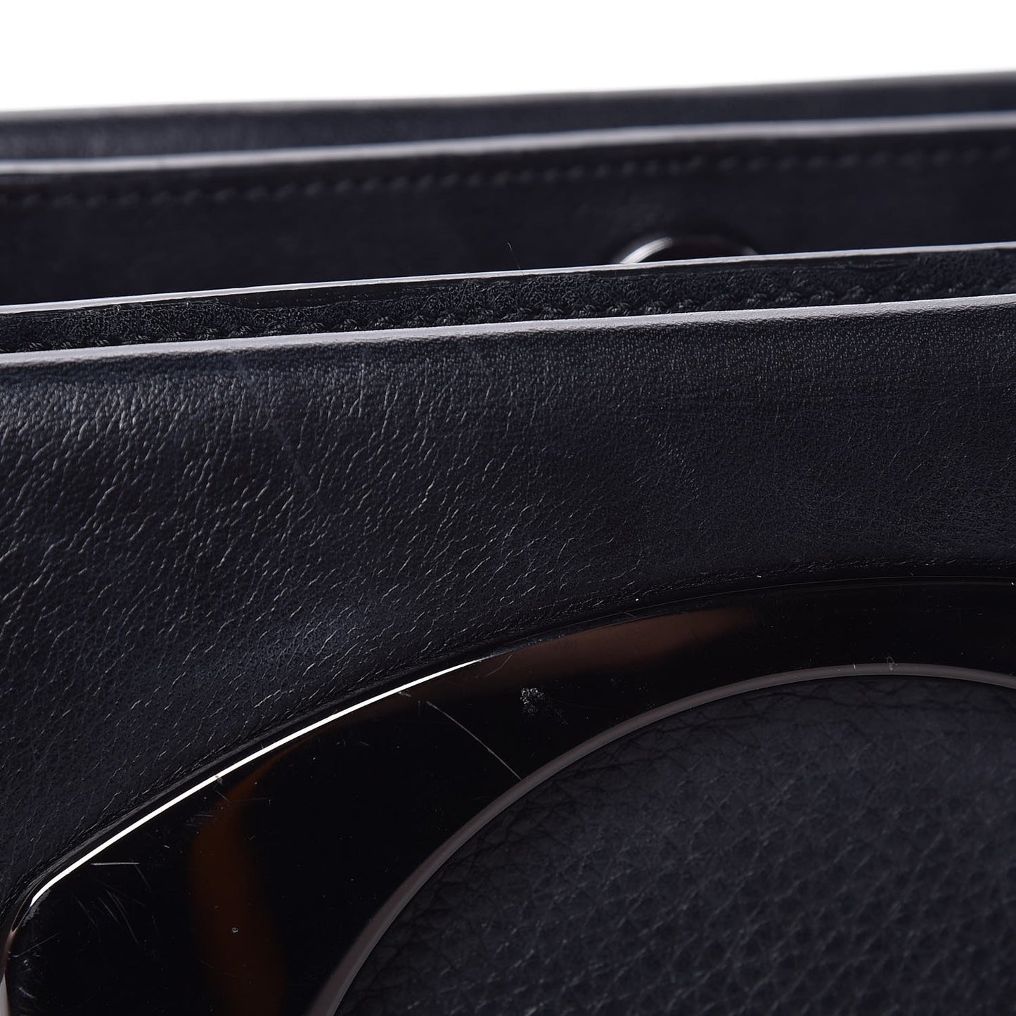 Grained Calfskin Passage Messenger Black