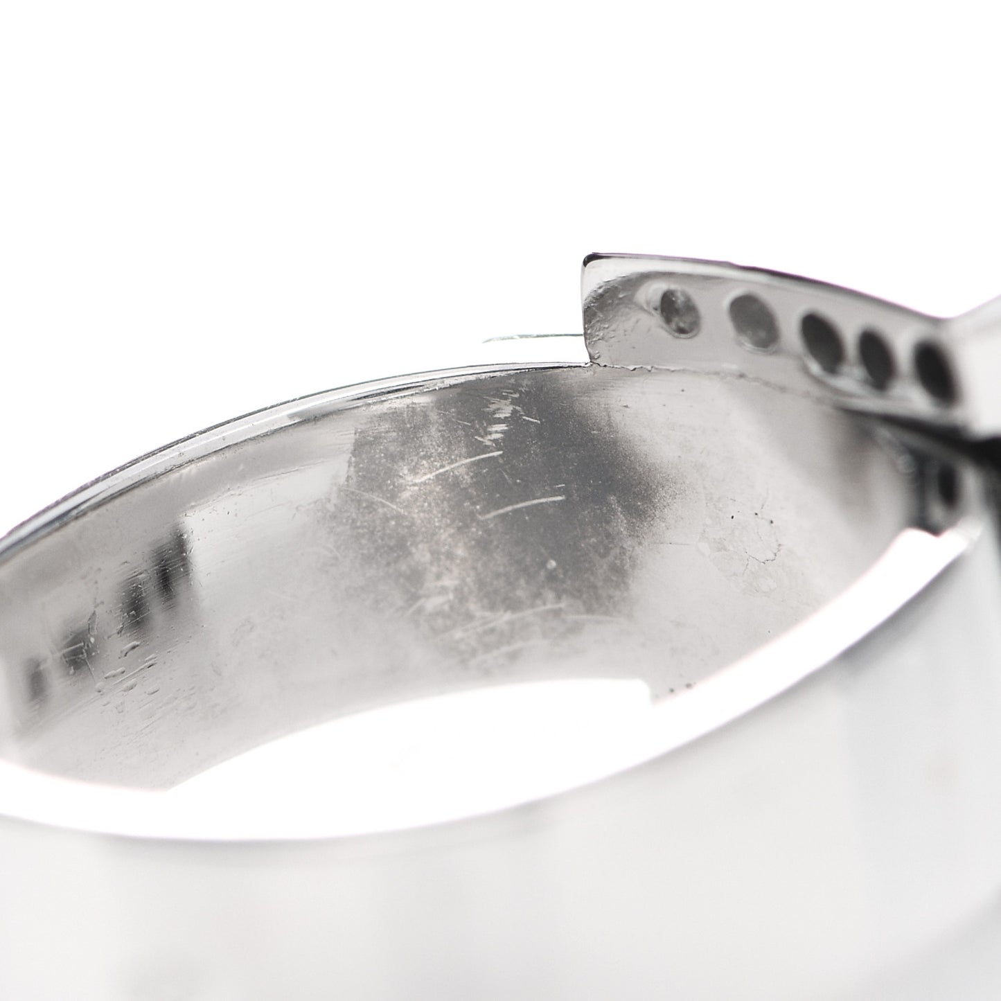 18K White Gold Diamond Buckle Ring 51 5.75