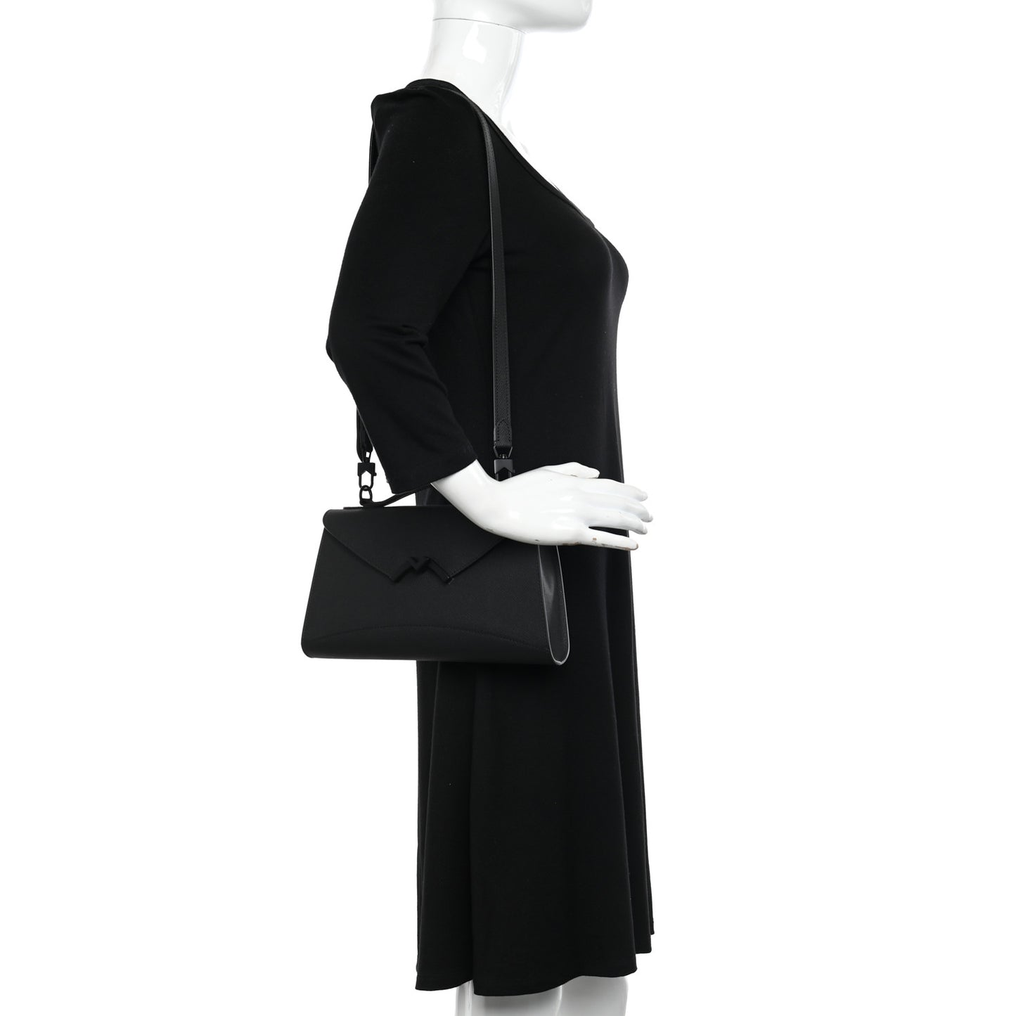 Carat Calfskin Gabrielle Clutch Ultra Black