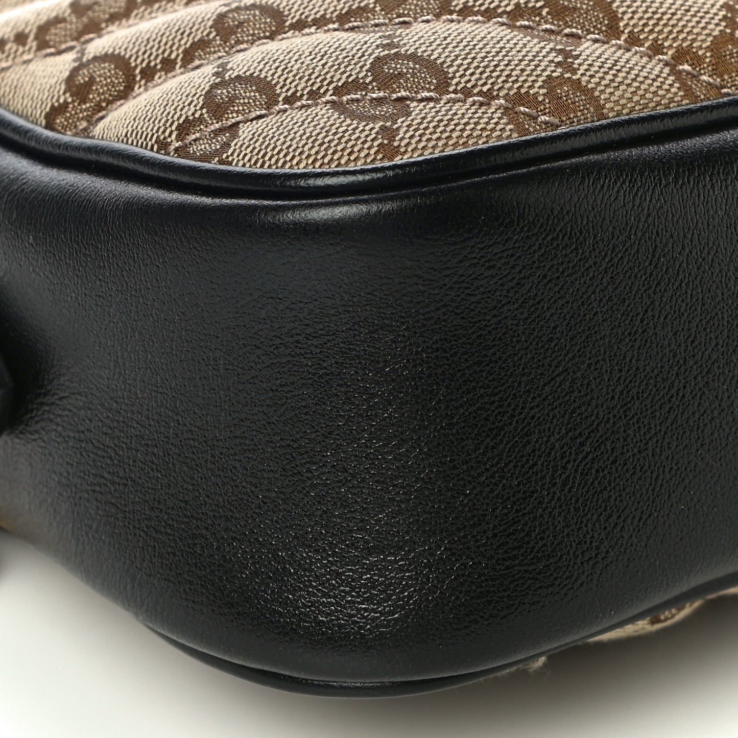 Monogram Matelasse Diagonal Small GG Marmont Chain Shoulder Bag Beige Black