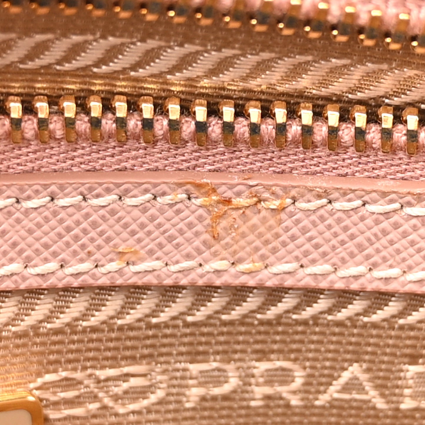 Saffiano Lux Medium Tote Cammeo