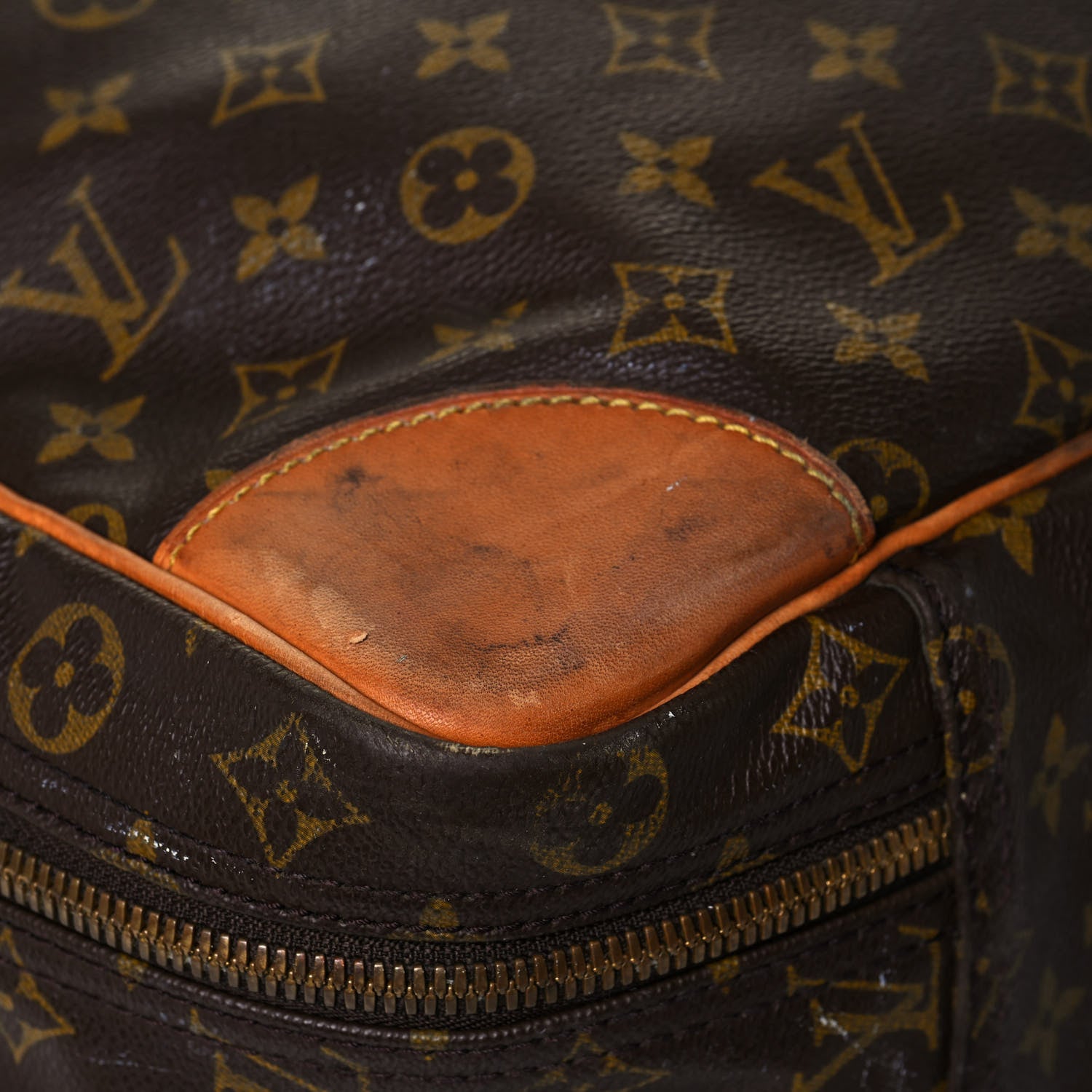 Louis Vuitton Monogram Sirius 70 9 of 20
