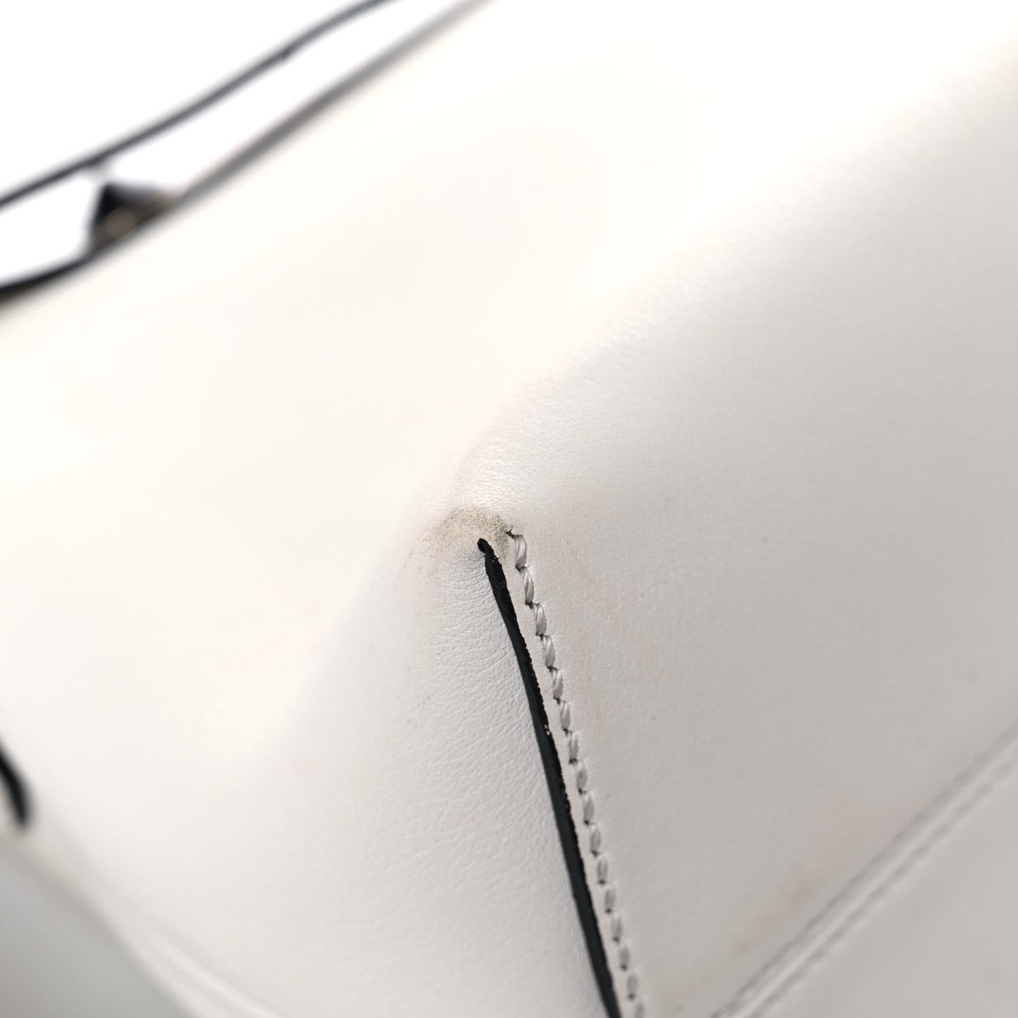 Vitello Dolce Croc Tail Medium By The Way Boston Bag White Black