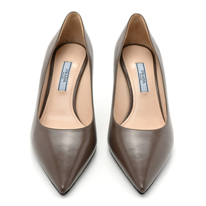 Prada Vitello Pumps 36 Grafite 2 of 12