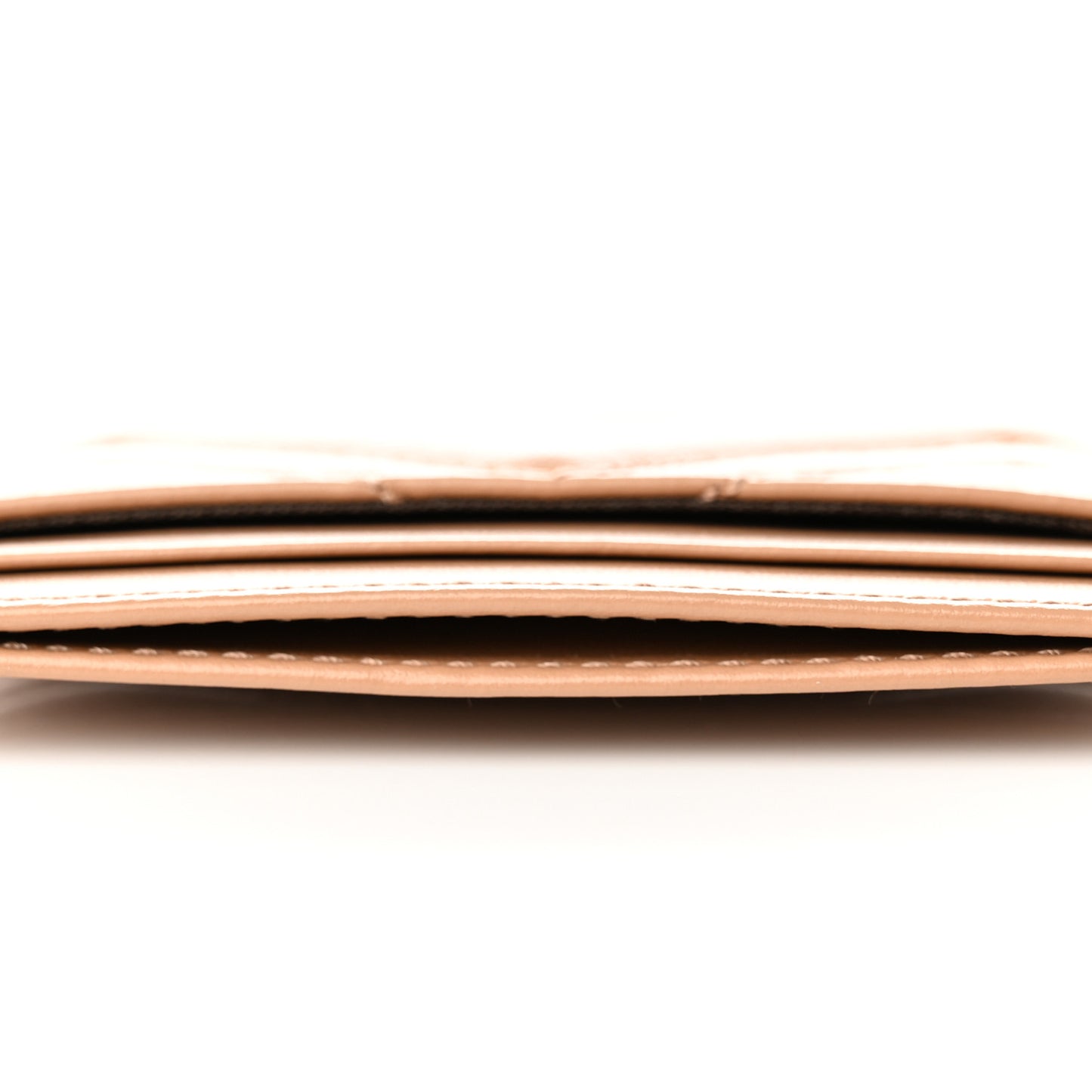 Calfskin Matelasse Monochrome GG Marmont Card Holder Camelia