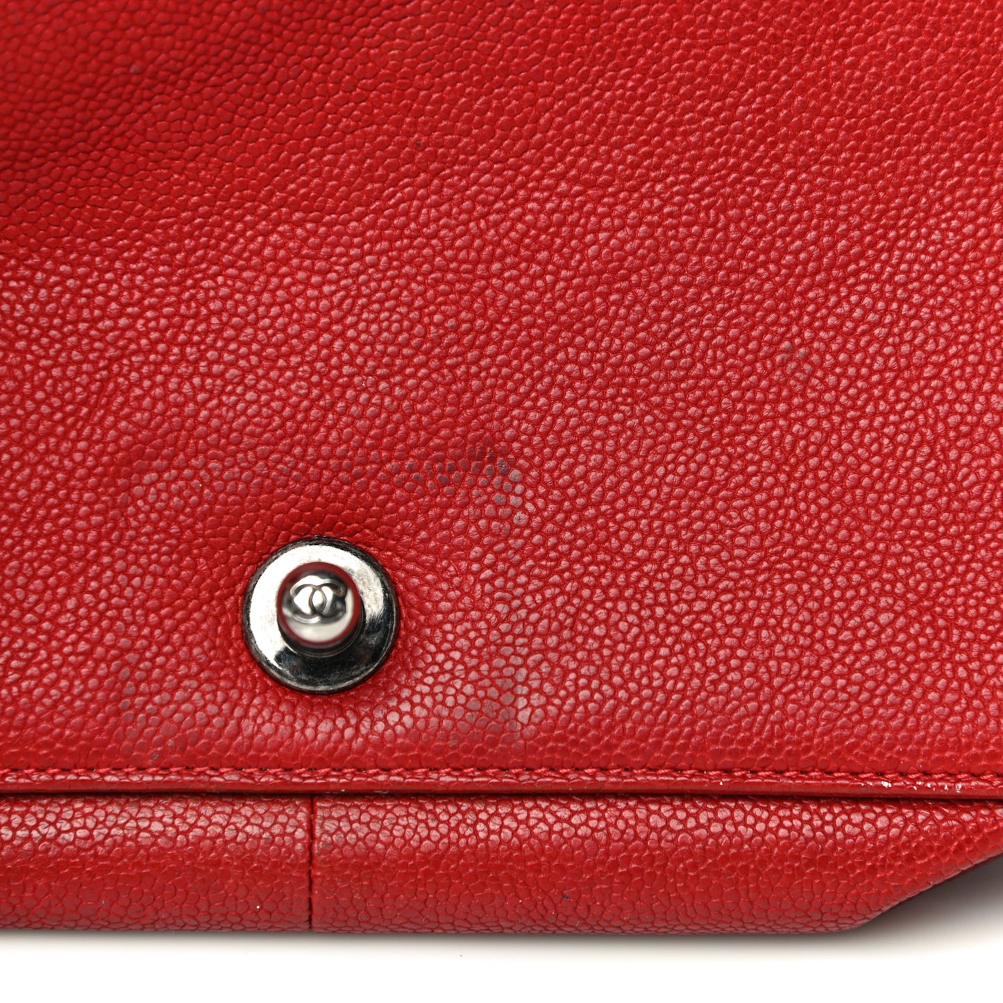 Caviar Quilted Medium Boy Flap Red