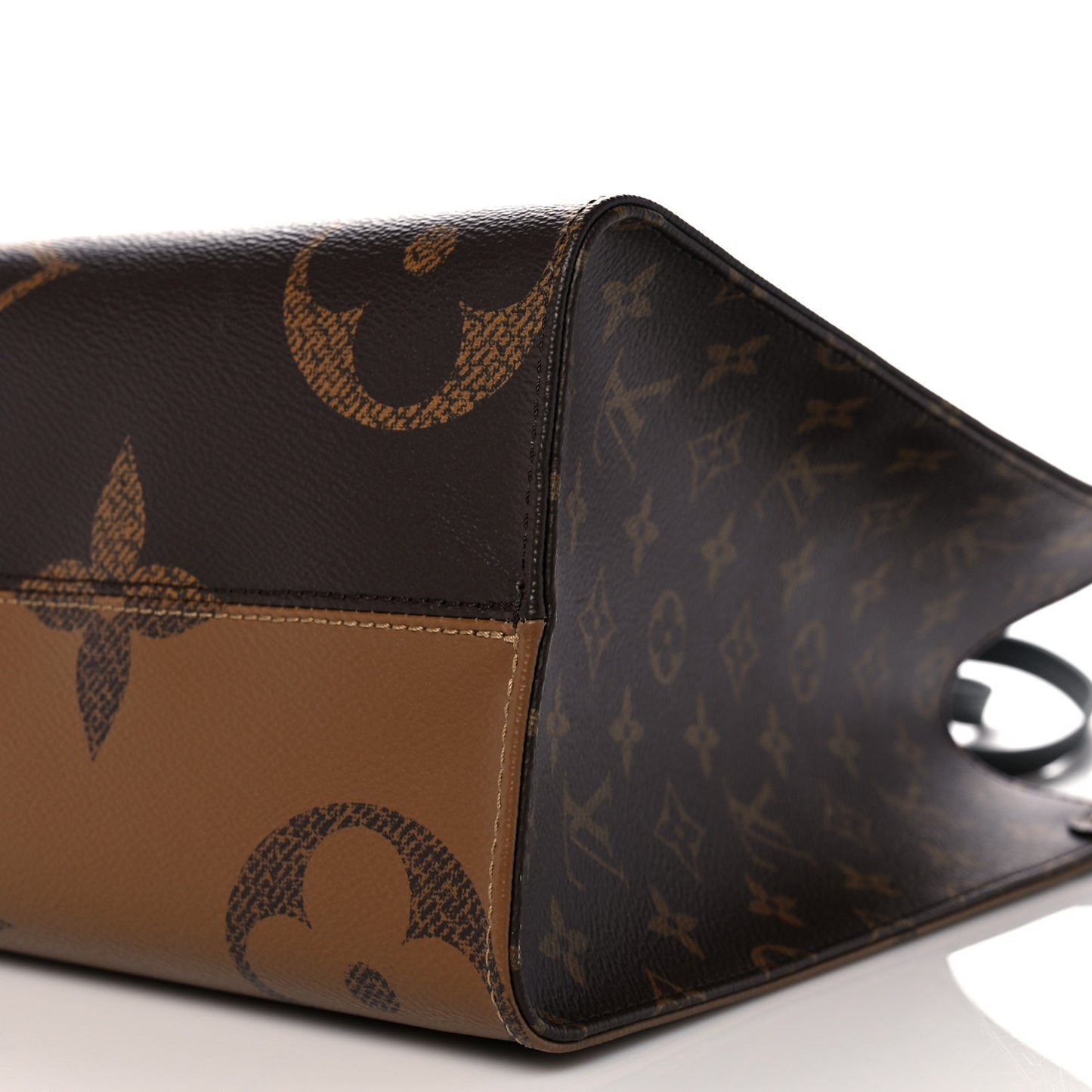 Reverse Monogram Giant Onthego MM