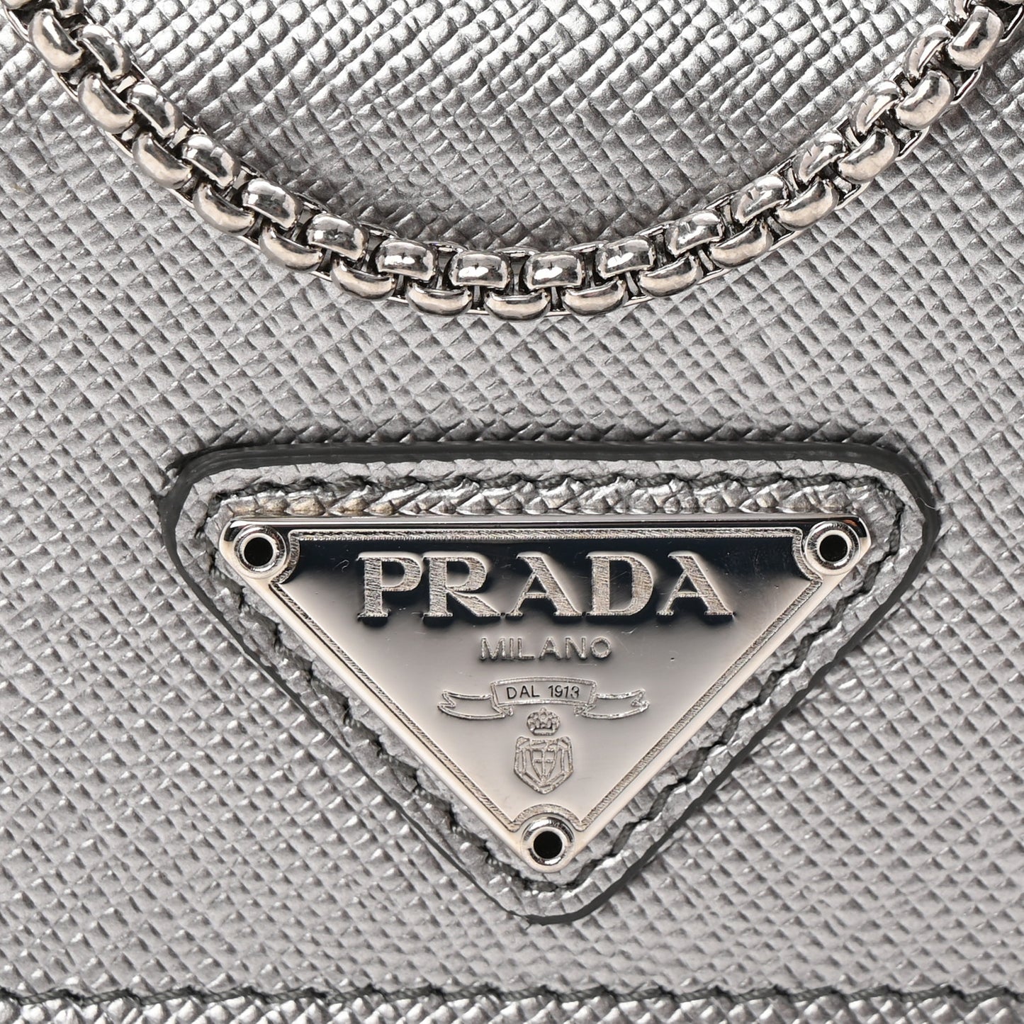 Metallic Saffiano Triangle Accordion Card Case with Chain Cromo