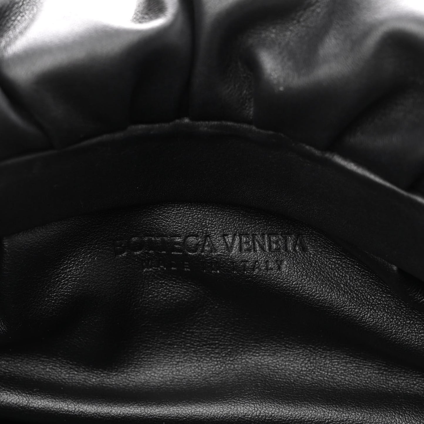 Calfskin The Pouch Chain Black