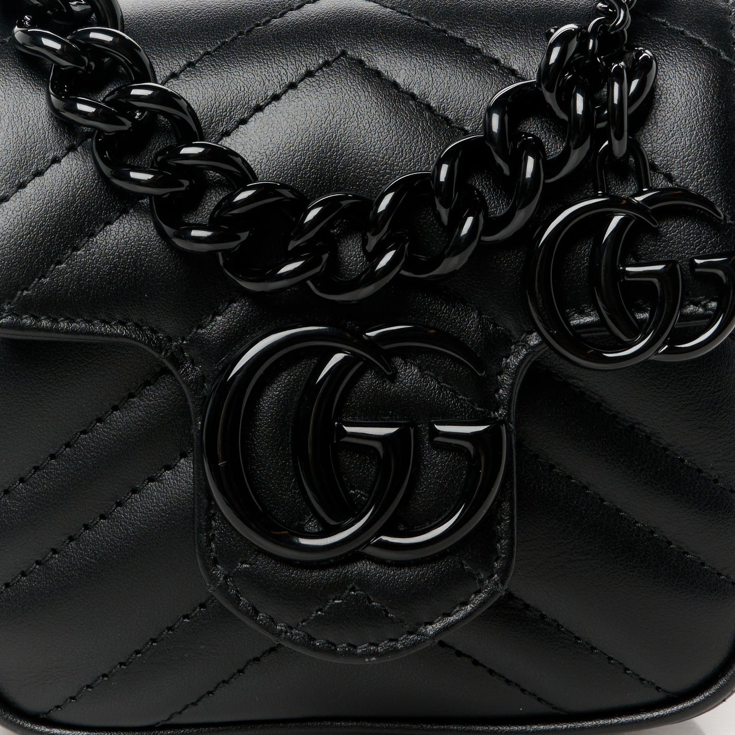 Calfskin Matelasse Monochrome GG Marmont Chain Mini Belt Bag Black