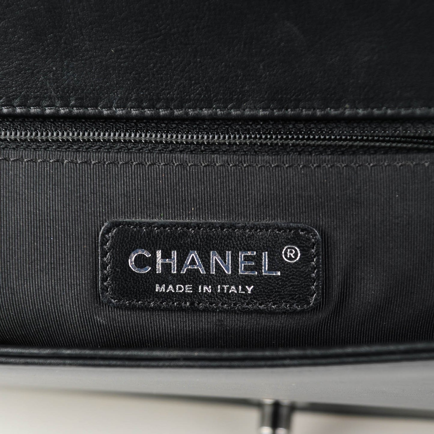 Calfskin Chain Chevron New Medium Boy Flap Black