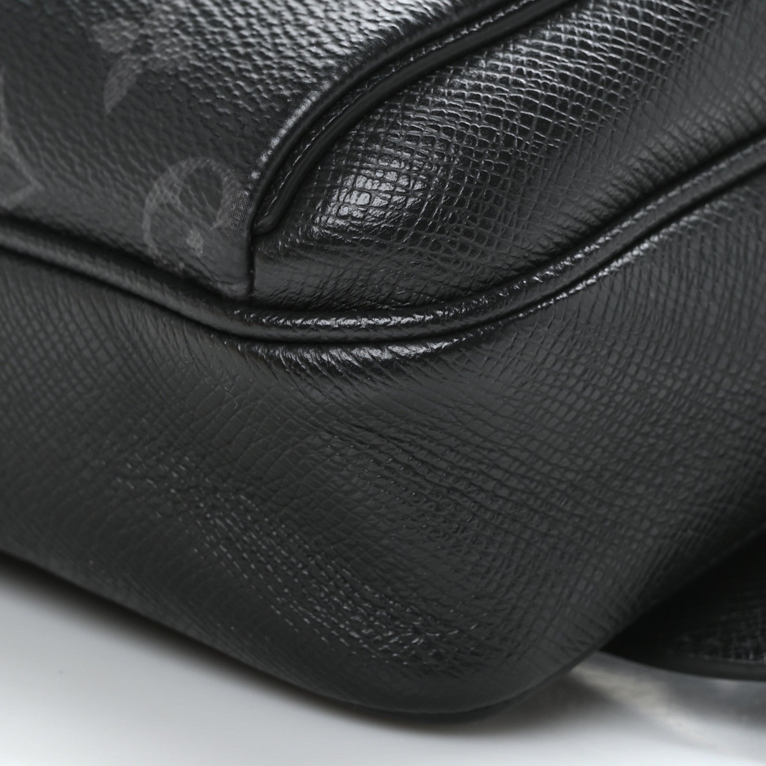 Louis Vuitton Taiga Monogram Outdoor Bumbag Black 8 of 8