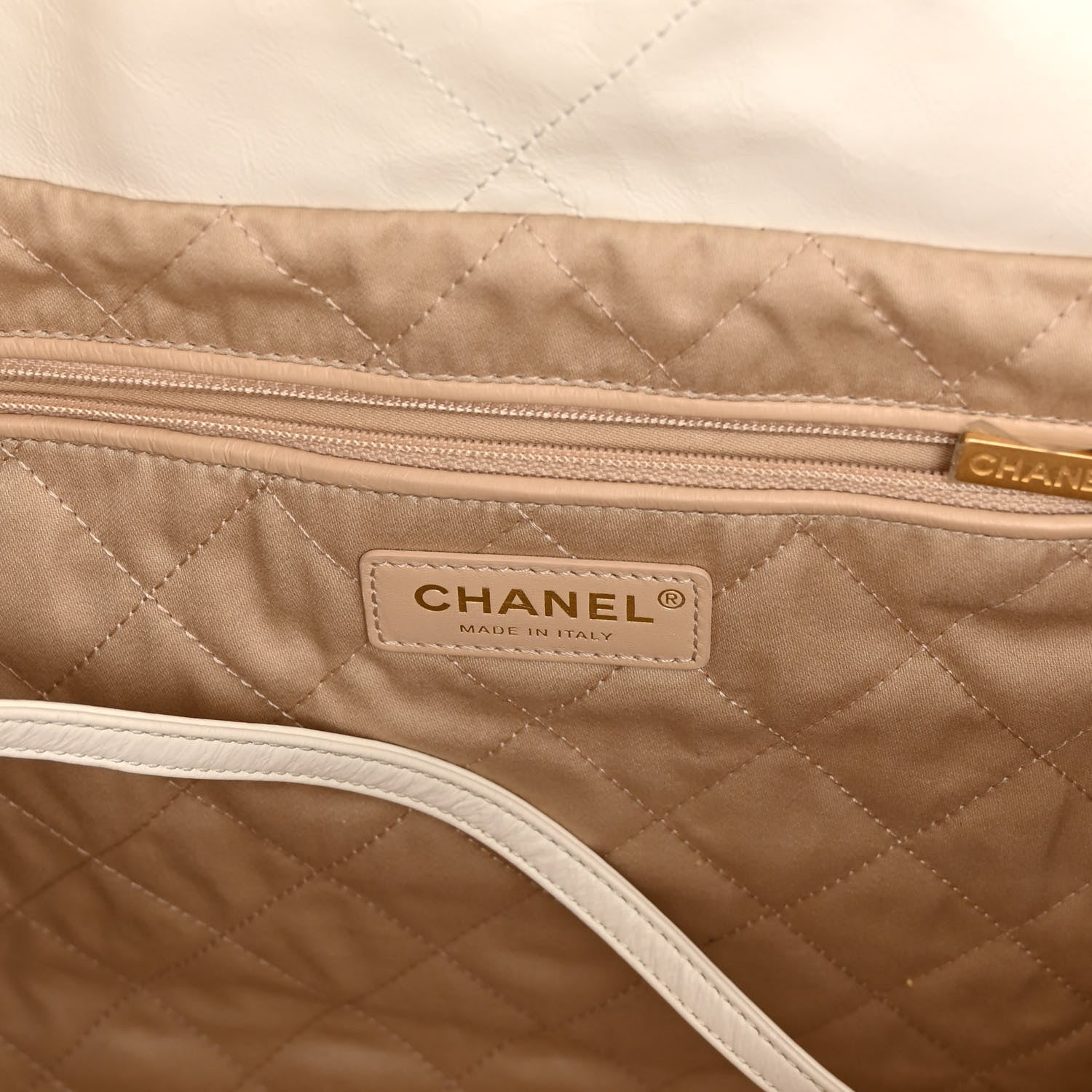 Chanel Shiny Calfskin Quilted Chanel 22 White Black 7 of 11