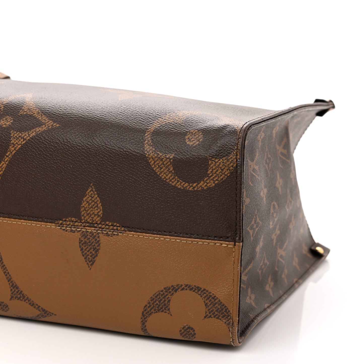 Reverse Monogram Giant Onthego MM