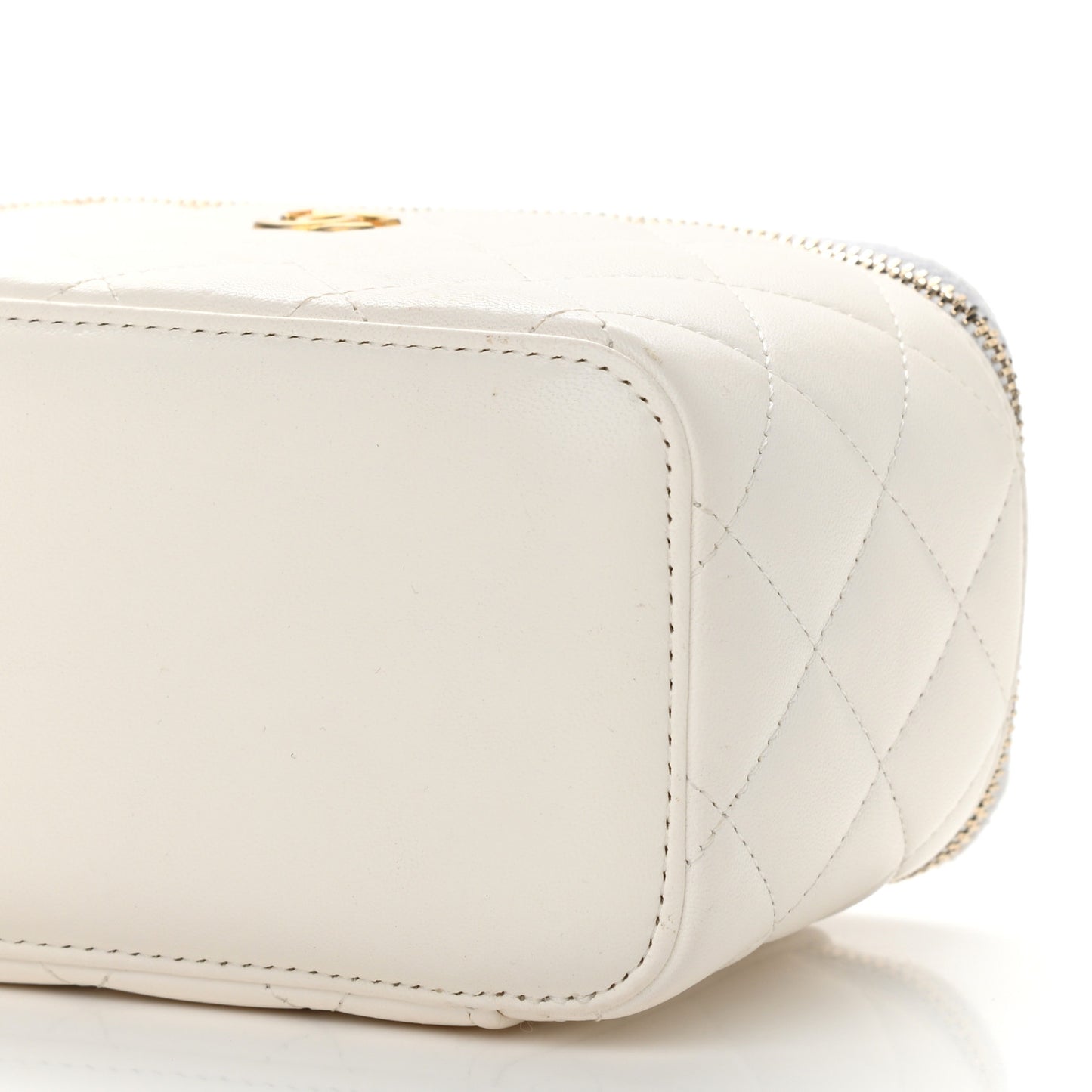 Lambskin Quilted Pearl Crush Small Vanity Case With Chain White