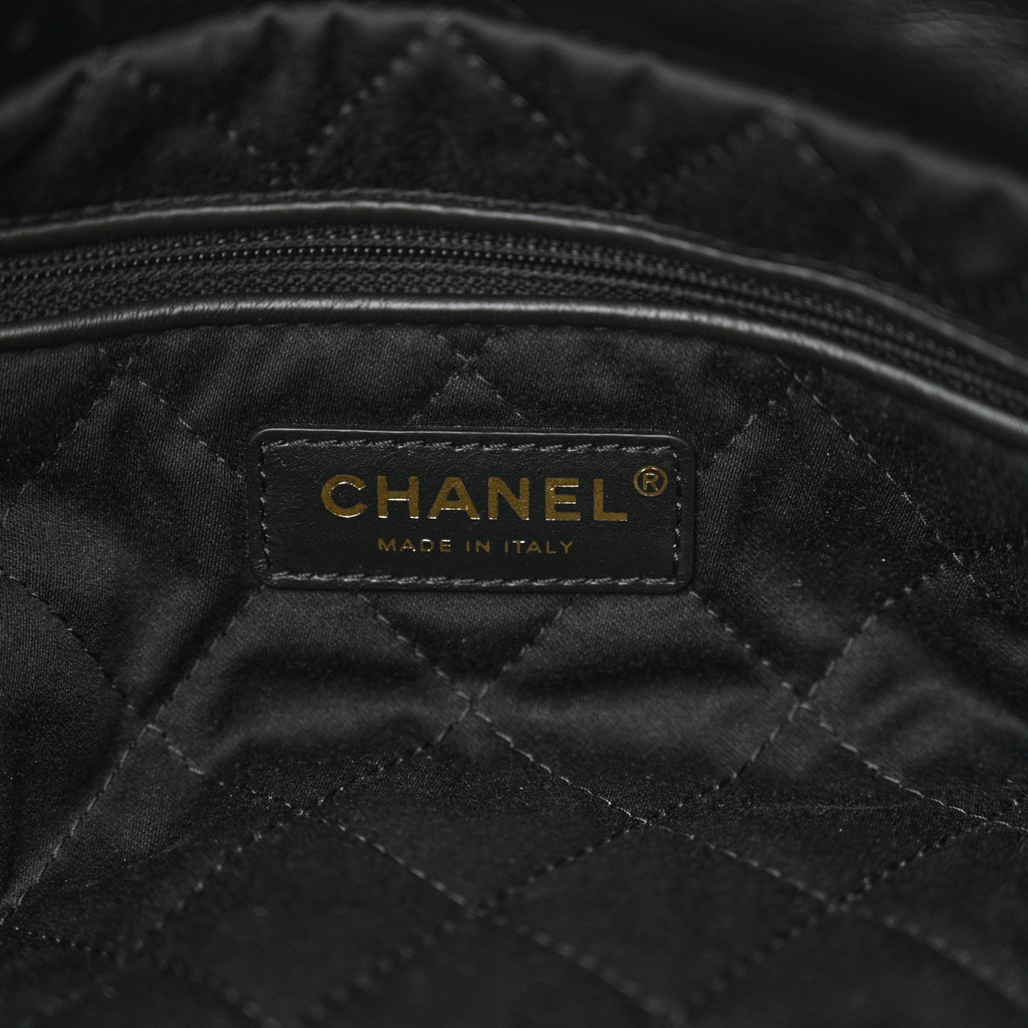 Shiny Calfskin Quilted Chanel 22 Black