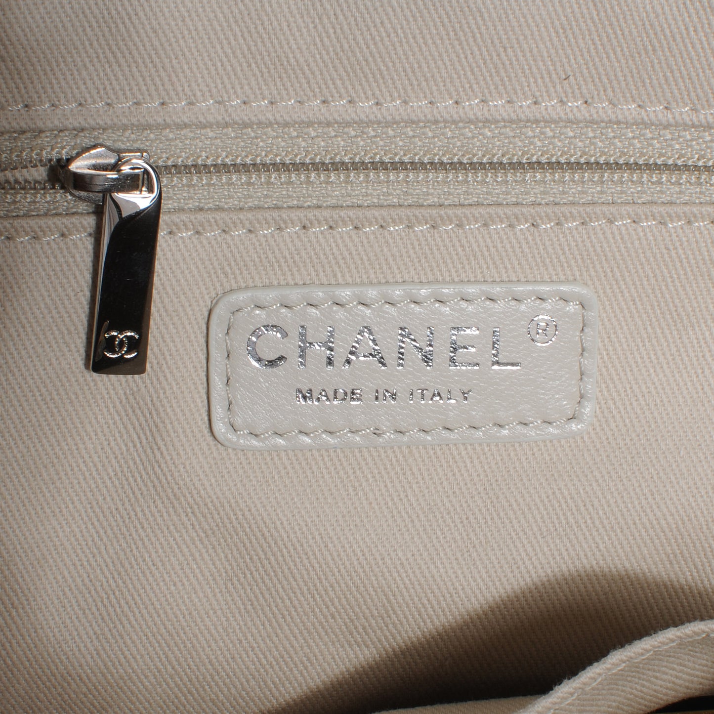 Caviar CC Timeless Soft Tote Taupe Fonce
