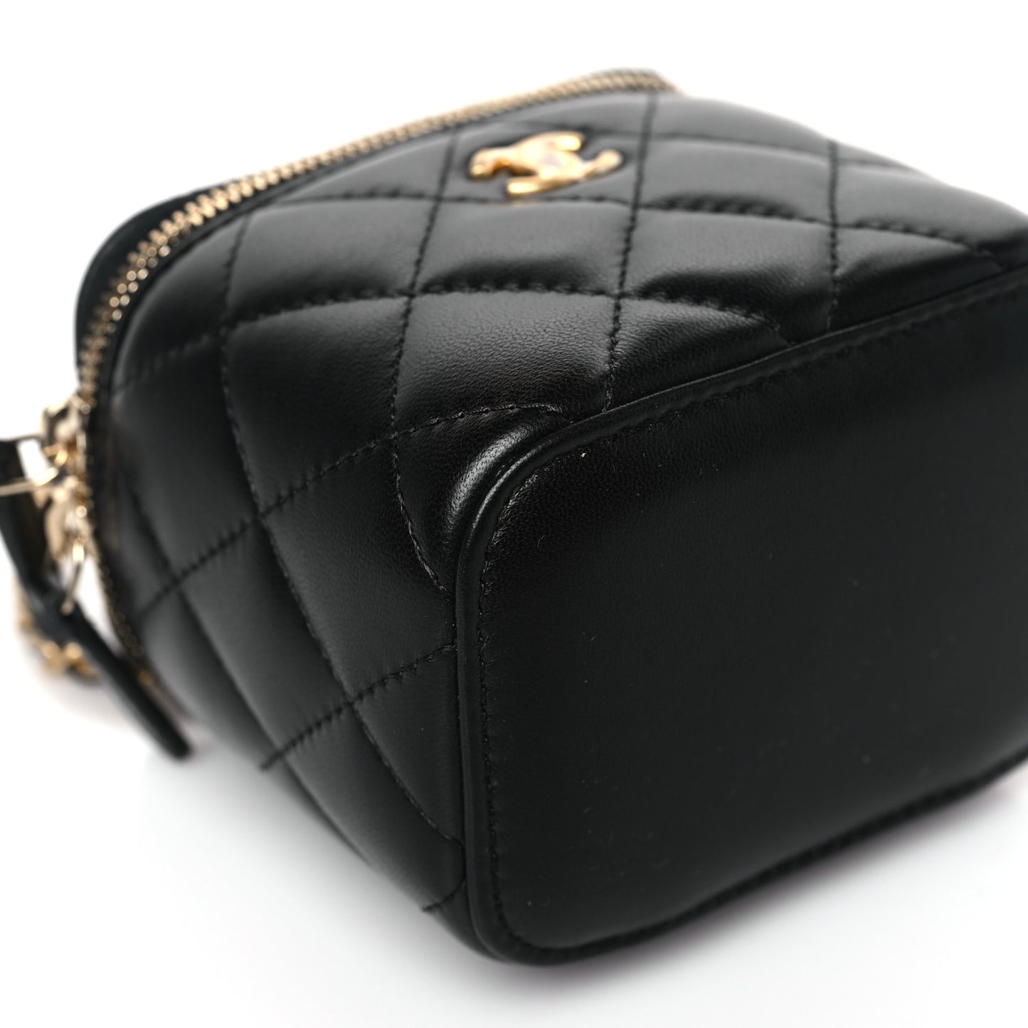 Lambskin Quilted Mini Pearl Crush Vanity Case With Chain Black