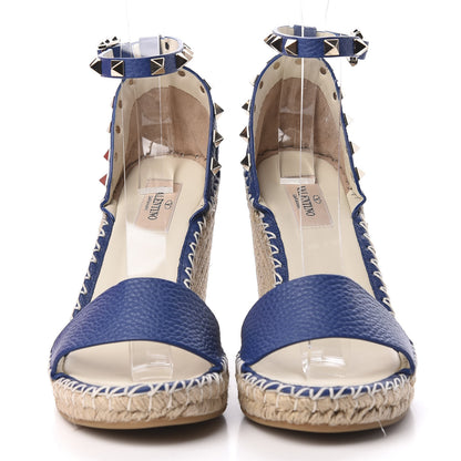 Valentino Garavani Grained Calfskin Rockstud Ankle Strap Espadrille 15/105mm Wedge Sandals 38 Blu Delft Natural 3 of 8