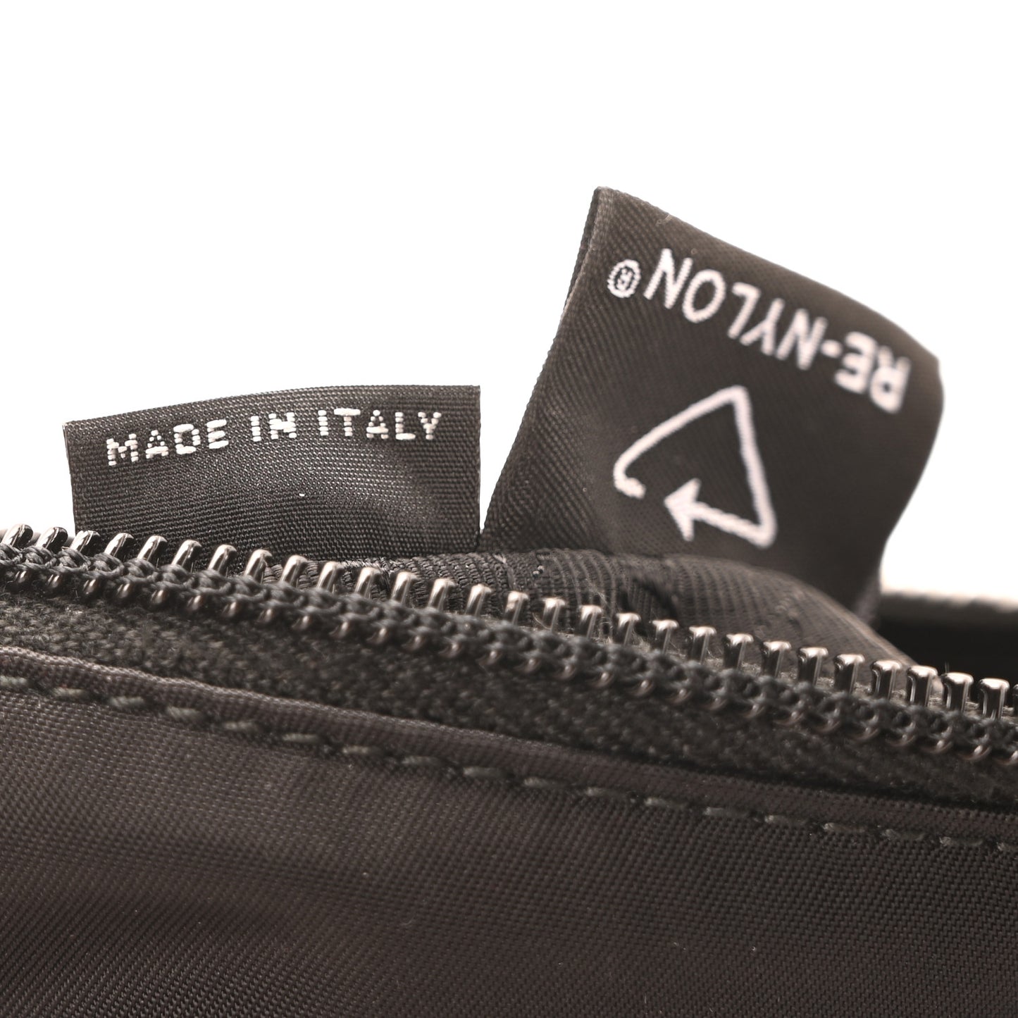 Re-Nylon Vela Pouch Black